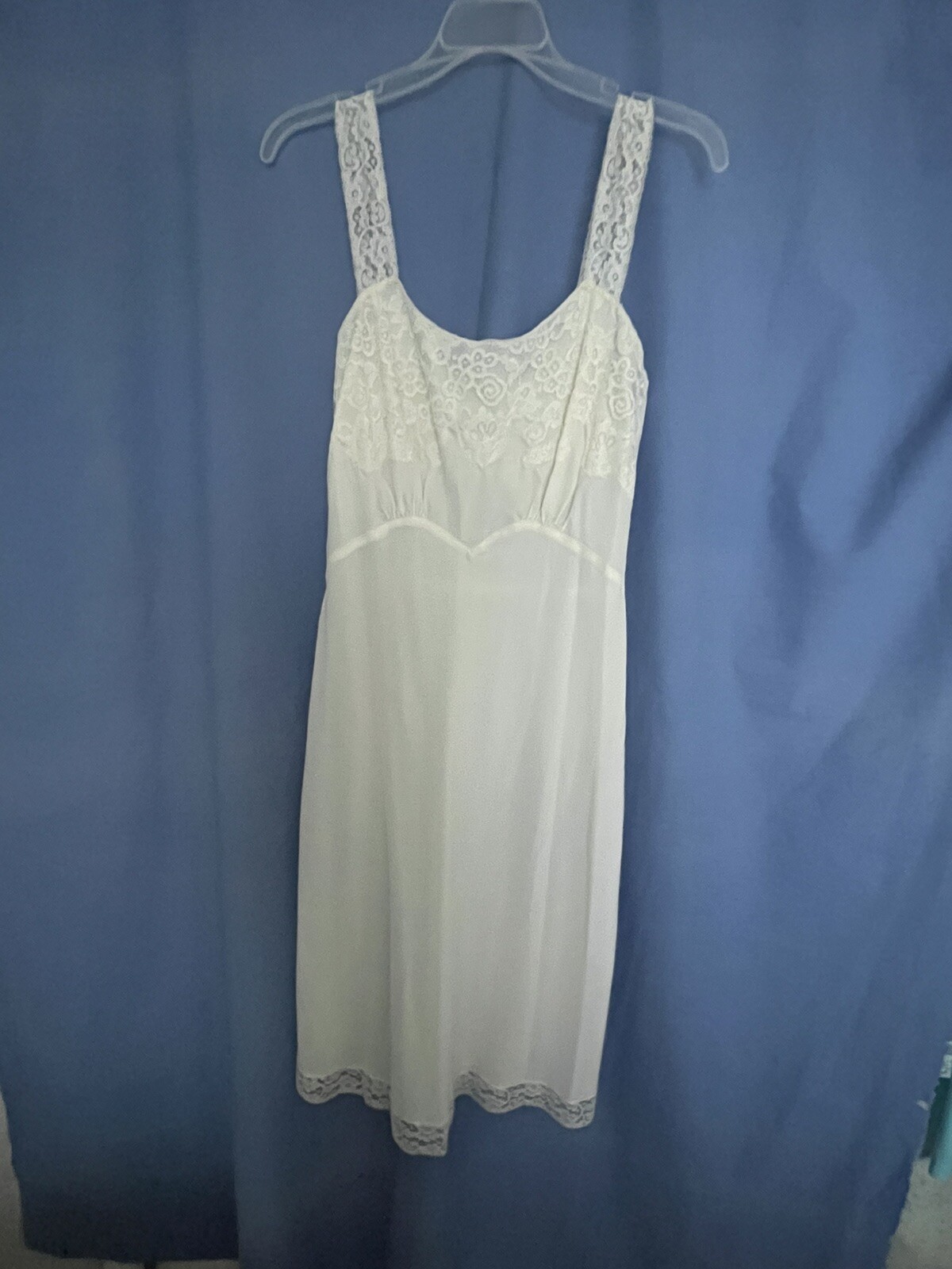 VTG LADY LYNNE LONG FULL SLIP DRESS SILKY NYLON IVORY 36 FLATTERING LACE STRAPS