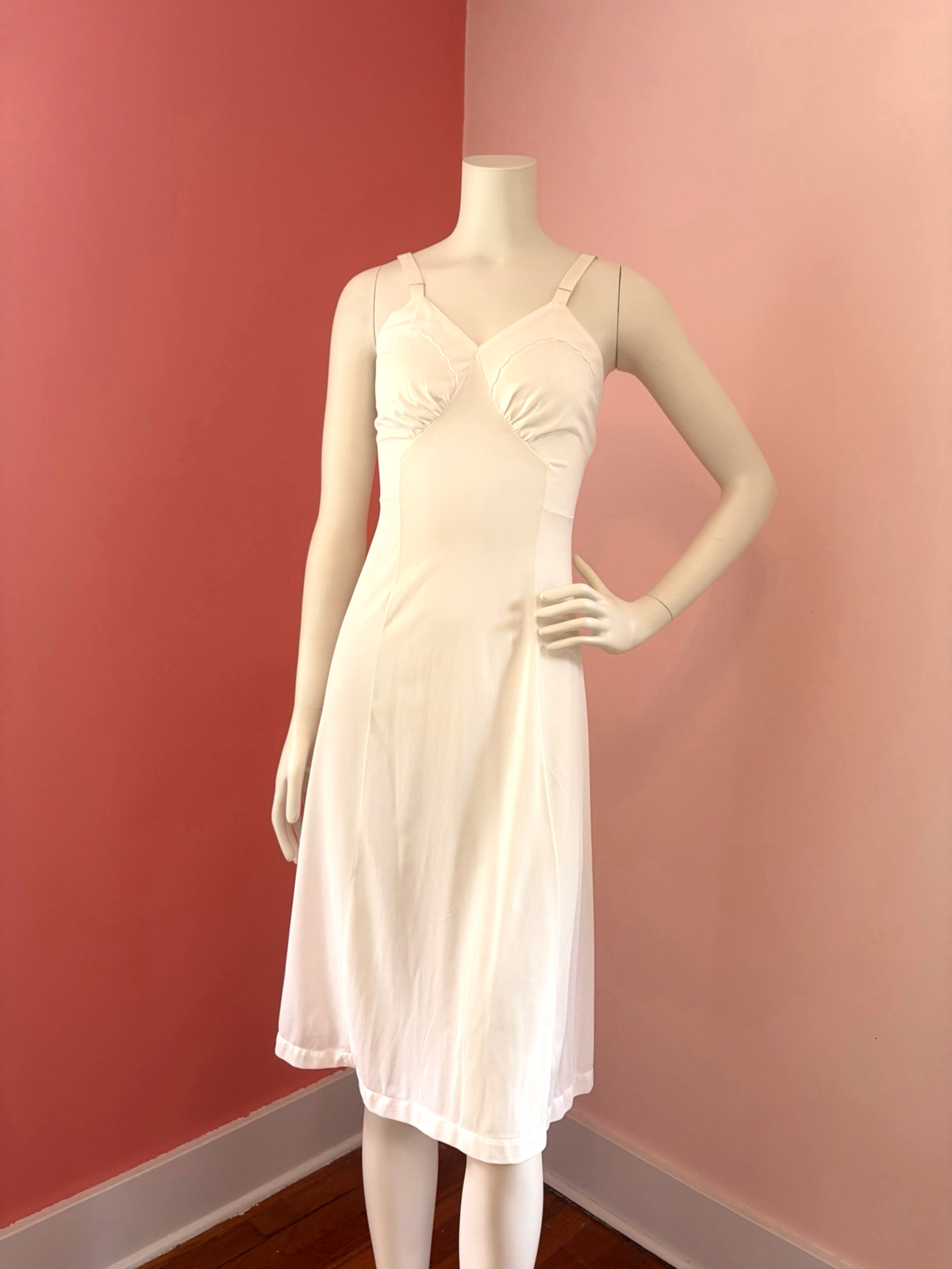 VTG 60s 70s Kayser Women&rsquo;s Full Slip 32 Cream White Nylon scalloped detail USA