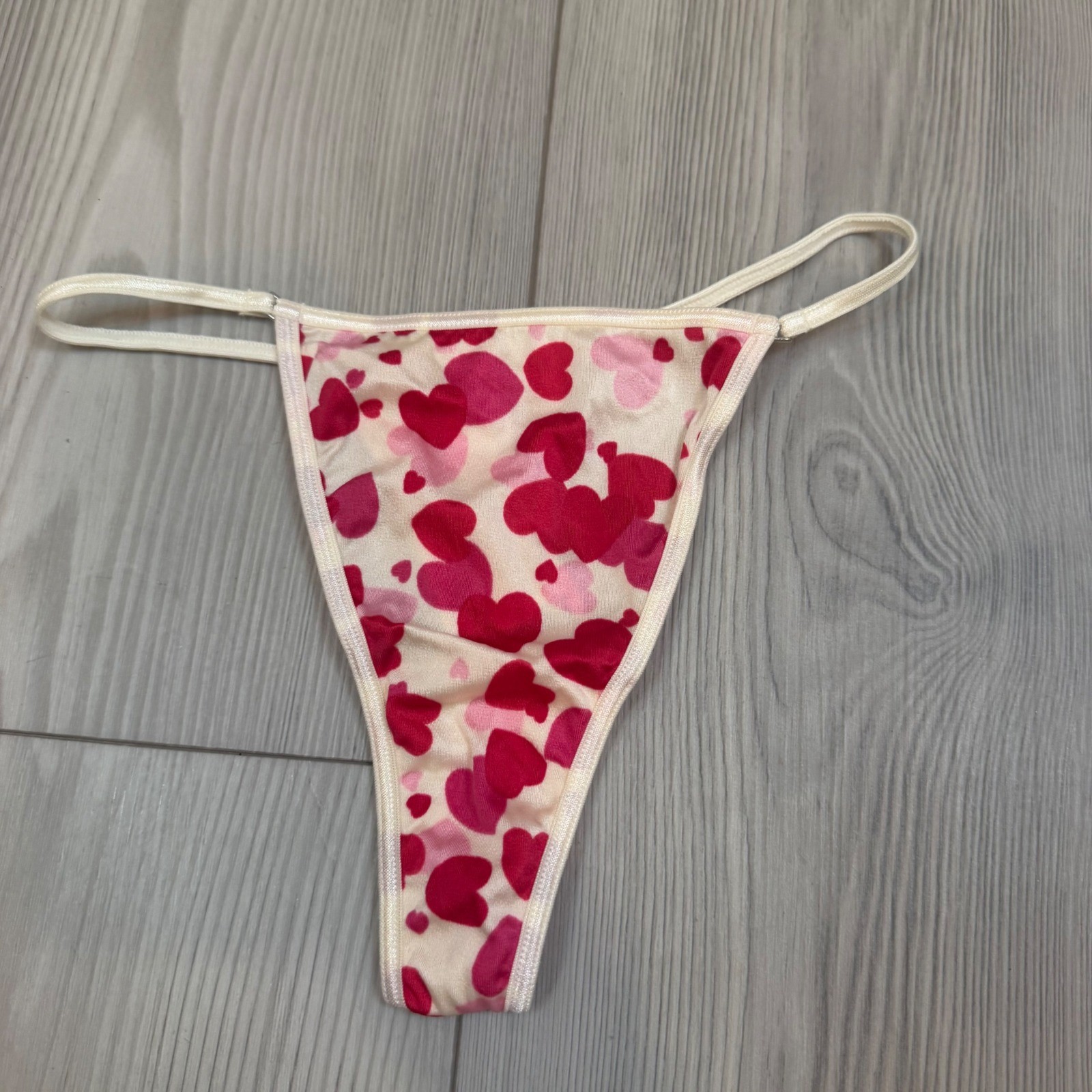Vintage Victoria&rsquo;s Secret Heart Print V-String Thong 2001 Y2K Pink Red NWT Small