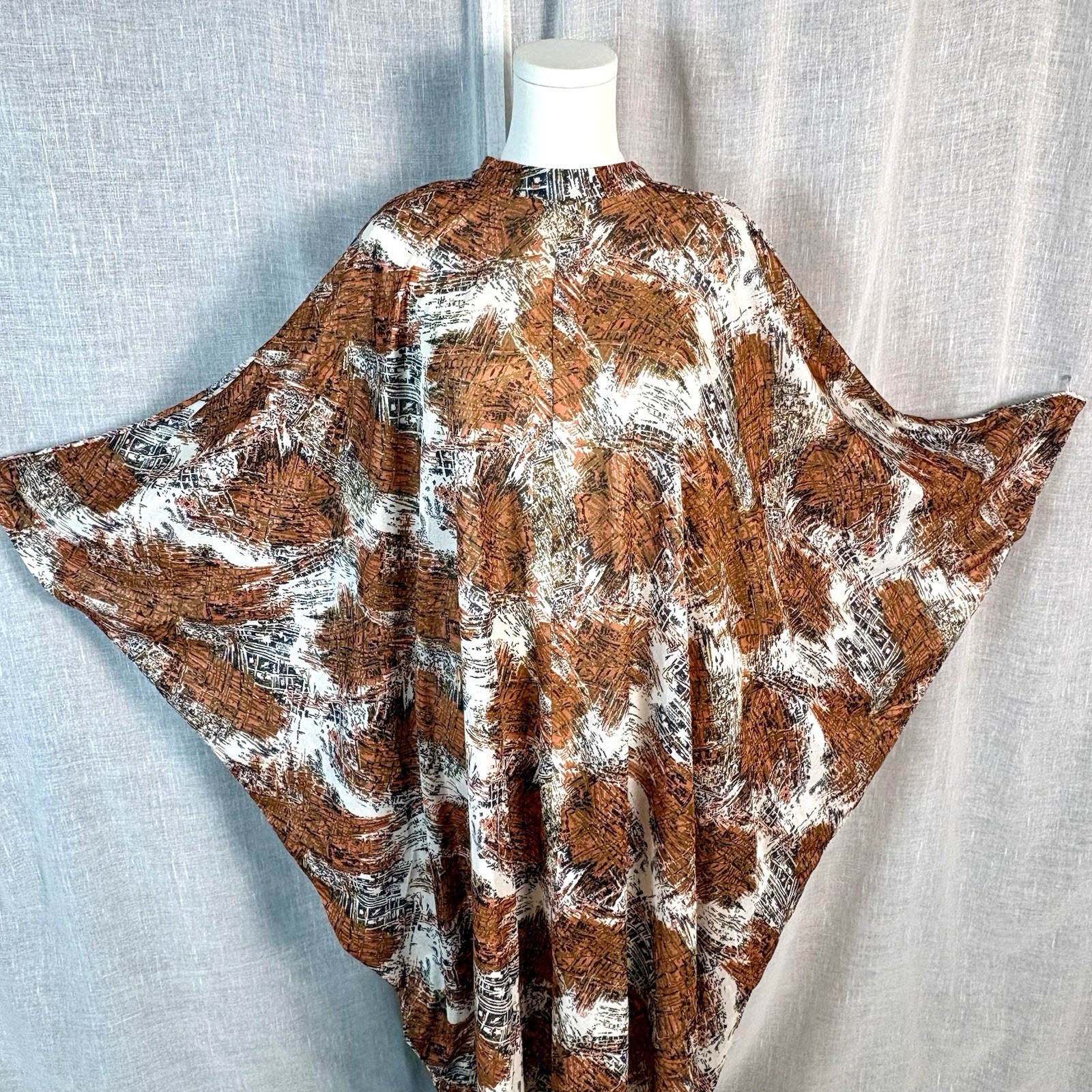 Vintage 1970&rsquo;s Caftan Kaftan Batwing Copper Tiki Hippie One Size