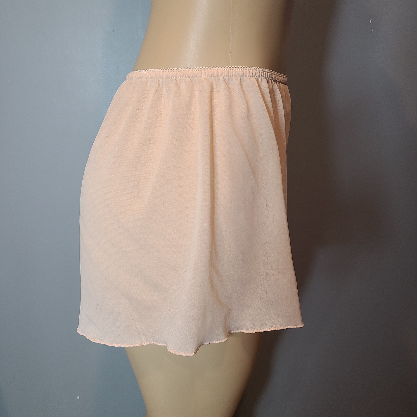 Vintage Nylon Tap Flutter Sleep Shorts Petra Fashions Pants Peach USA Sz Medium
