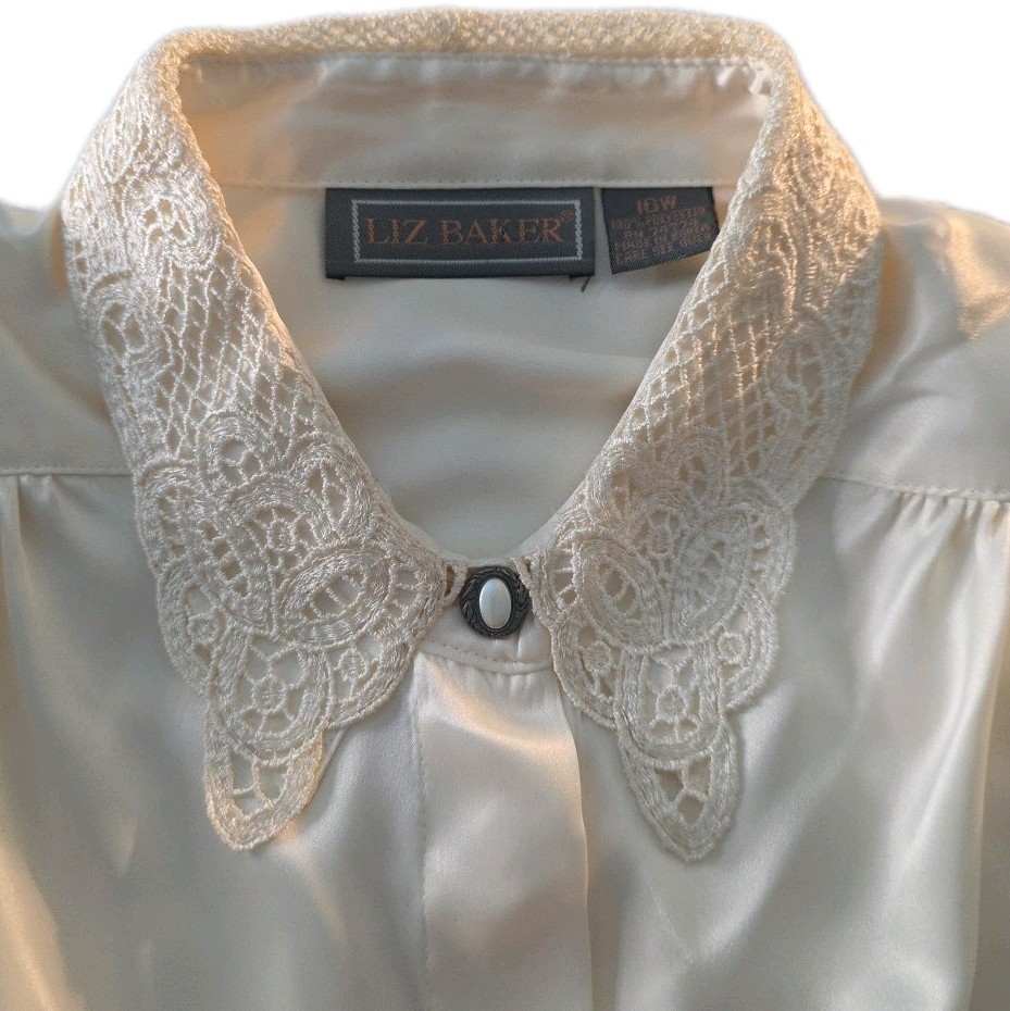 Vintage Cream Liz Baker Blouse With Lace Collar & Decorative Button – Size 16W