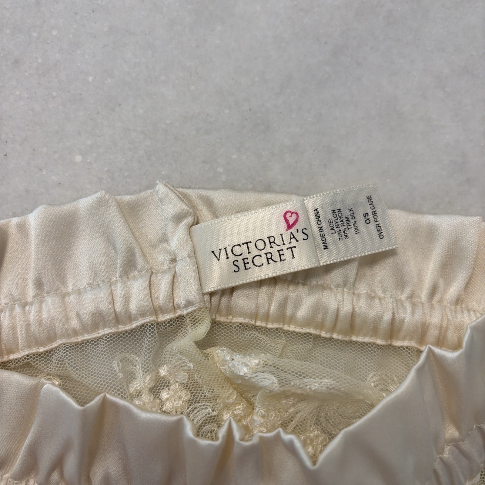 Vintage 90’s Victoria&rsquo;s Secret WEDDING LEG GARTER Cream Satin Lace One Size