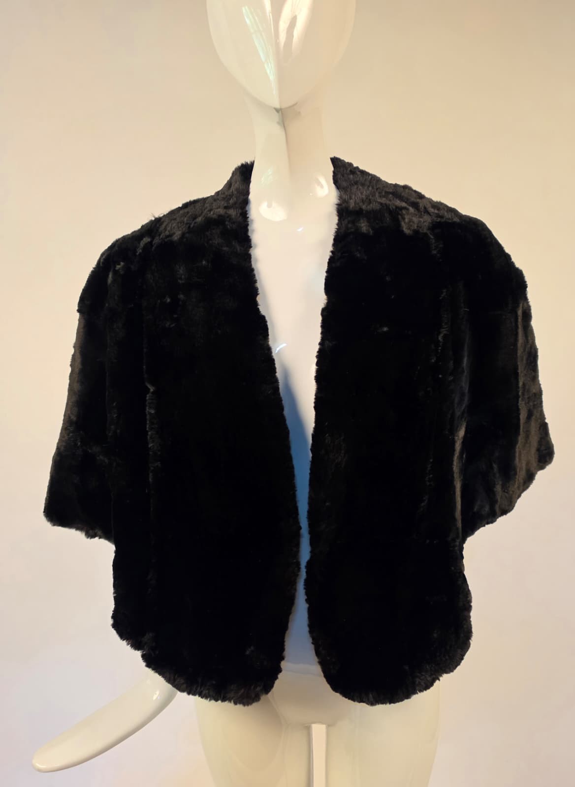 BEAUTIFUL BUTTERSOFT 1930’S REAL BLACK FUR CAPE W FLORAL SATIN LINING