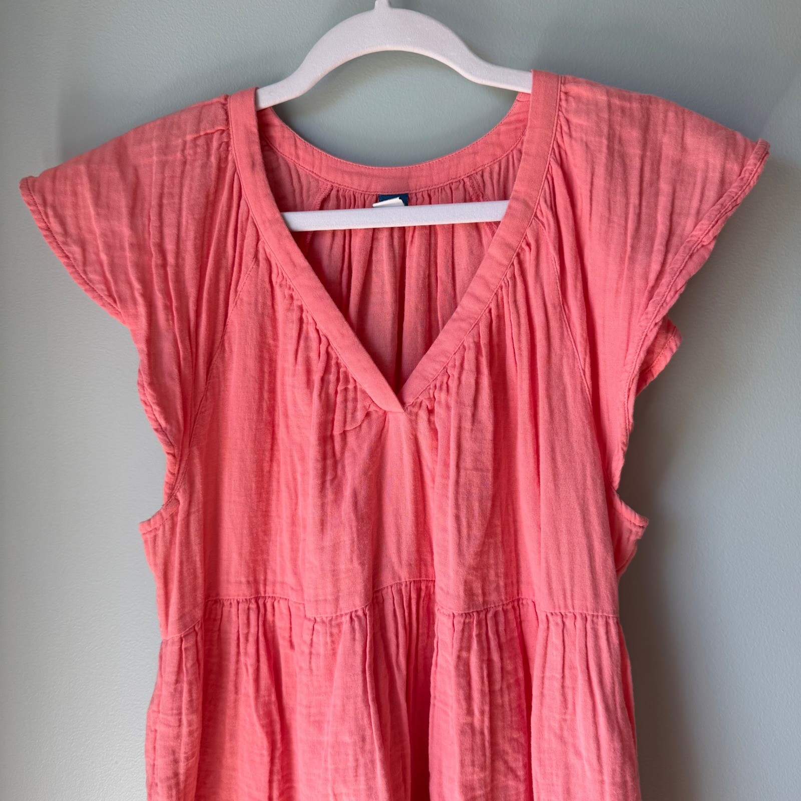Old Navy Crinkle Gauze Flutter Sleeve Peach Dress V-Neck Tiered Pockets Medium