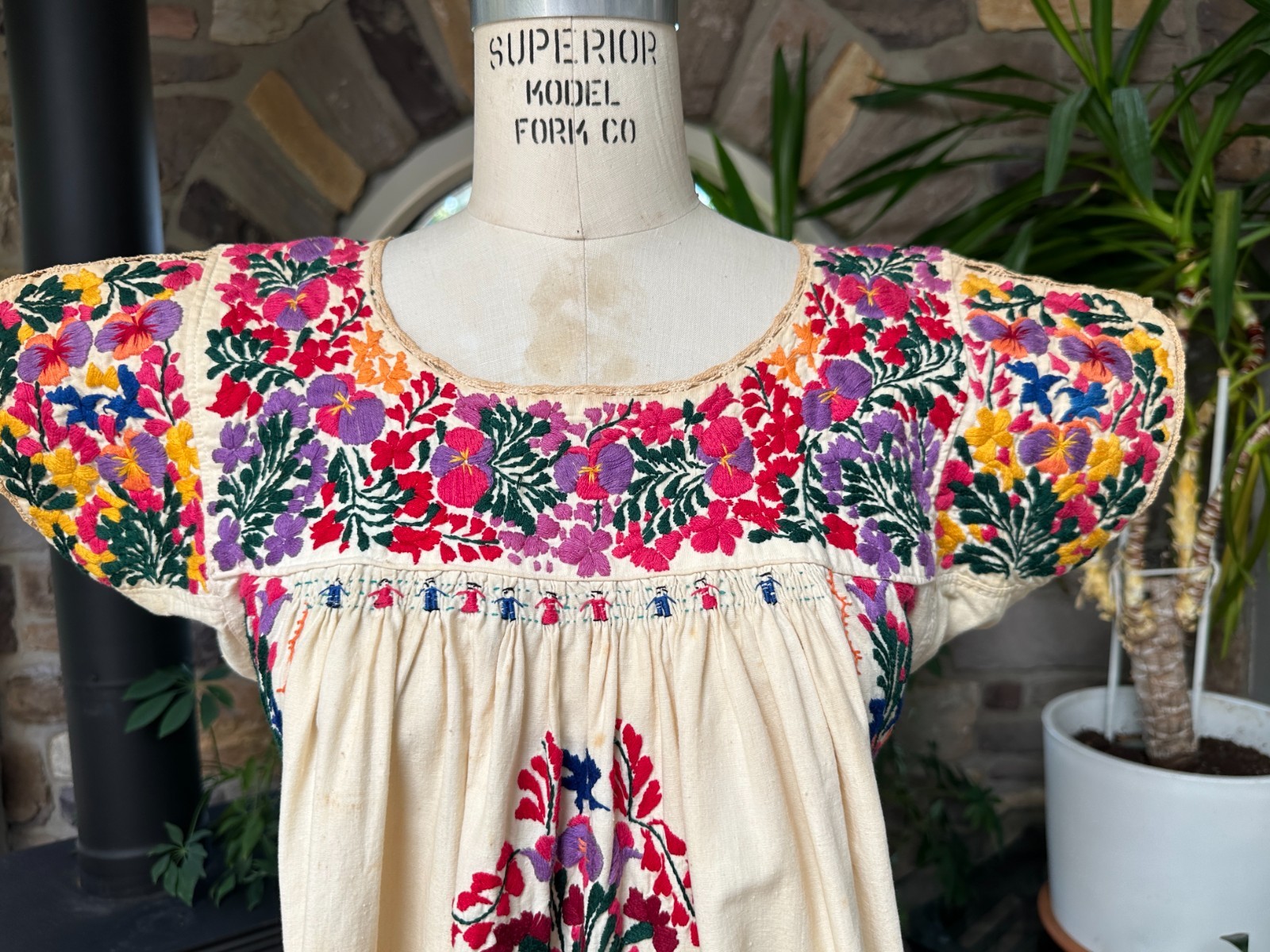 Vintage 1970s Mexican Peasant Top Hand Embroidered Figural People Wounded Bird