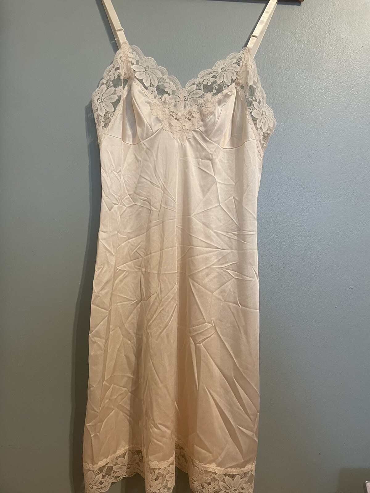 Vintage Lorraine Nylon Lace Nightgown Slip Size 34 Ivory Peach Lace Trim