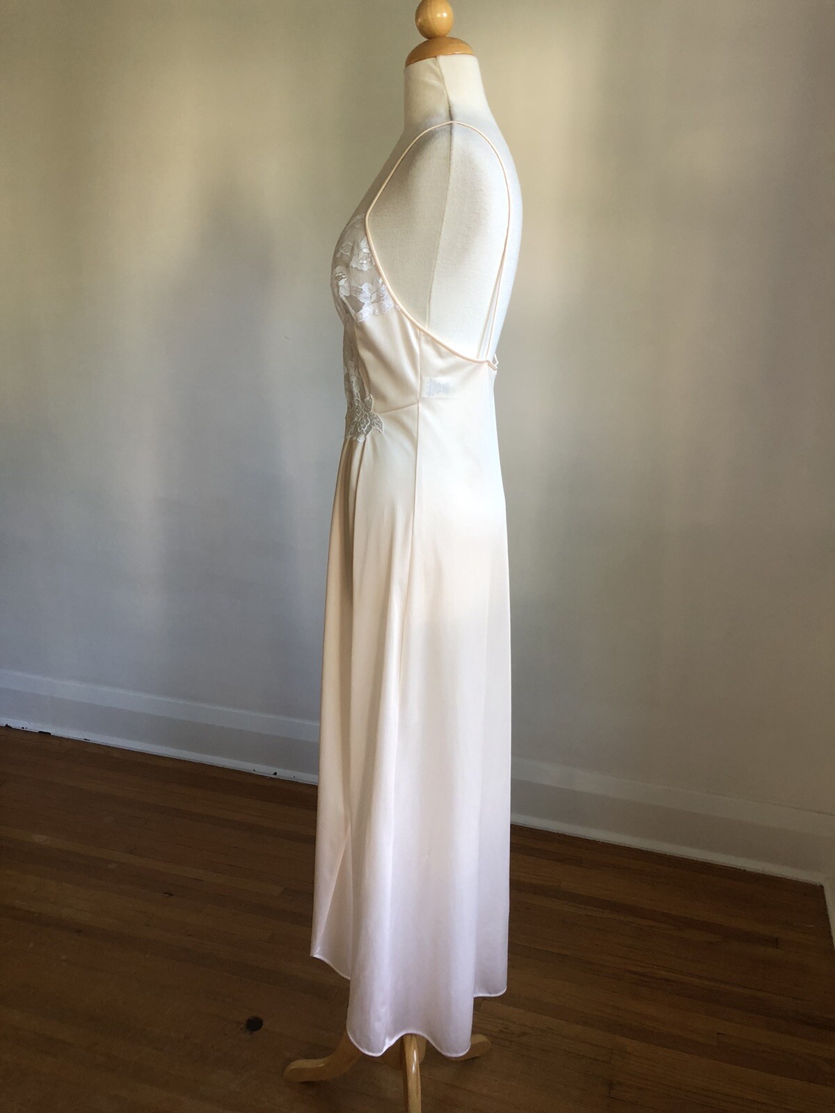 STUNNING VTG APOSTROPHE Peach Nylon White Lace Nightgown Lingerie SZ S