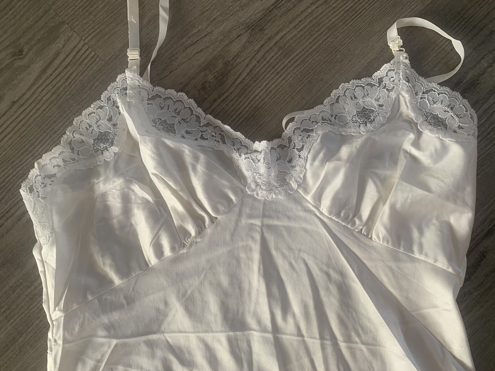 Vintage 80s Nylon Lace Full Slip Ivory 34 Small Unbranded Gathered Cups Lovely!