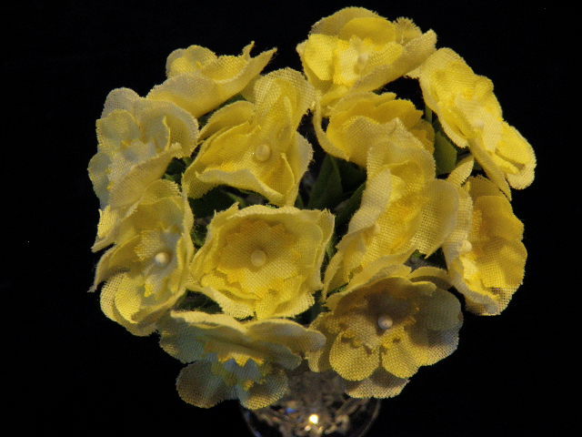 Vtg Millinery Flower 1&Prime; Primrose 12pc Lot Yellow for Hat Wedding + Hair KD9