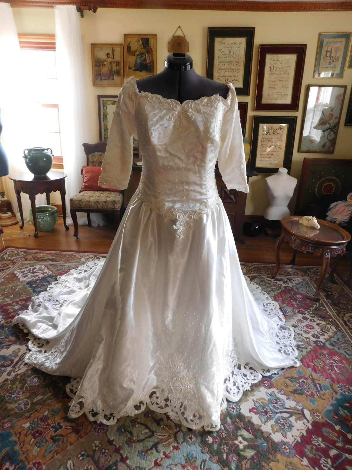 GORGEOUS VINTAGE WHITE SATIN PEARL BEADED WEDDING GOWN S 16