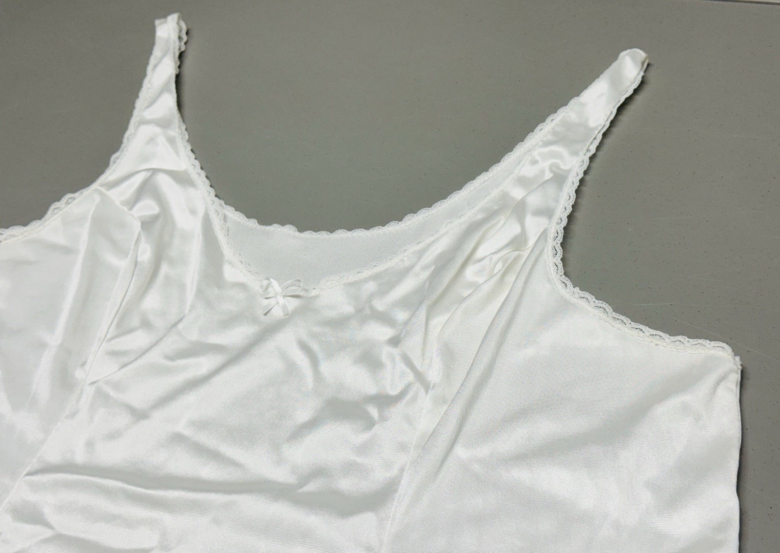 Vtg VASSARETTE SILKY OFF WHITE nylon camisole Cami Fairy Whimsical 17-109 Sz XL
