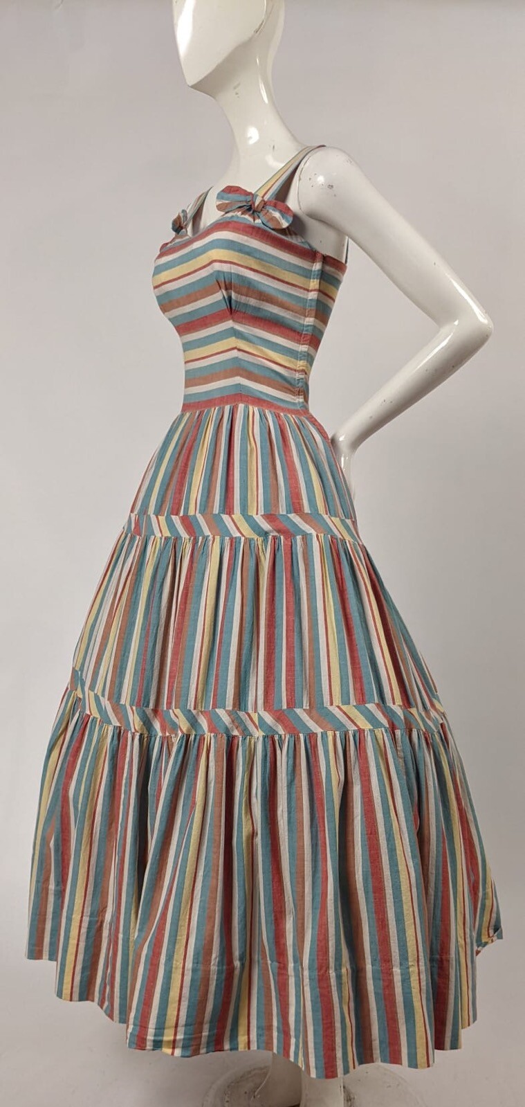 SWEETEST 1940’S STRIPED LINEN DRESS W OPEN BOW BACK DETAIL