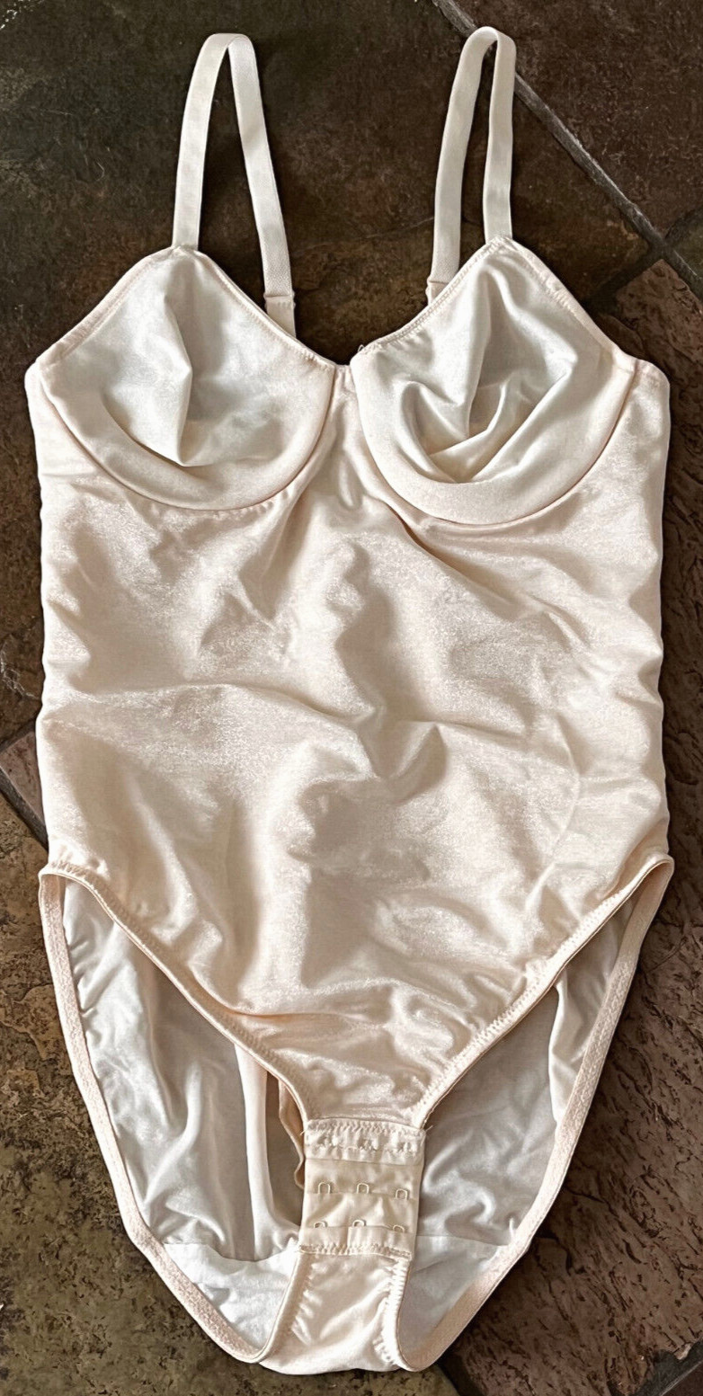 Vanity Fair 34C Ivory Satin Built in Underwire Bra Shaping Bodysuit #57071 VTG