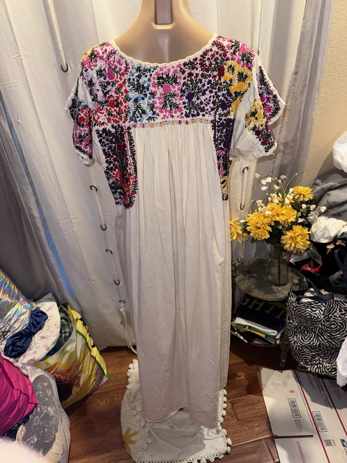 Vintage Oaxacan Mexican 70&rsquo;s Long Dress Off White Cotton Embroidered Floral Sz L