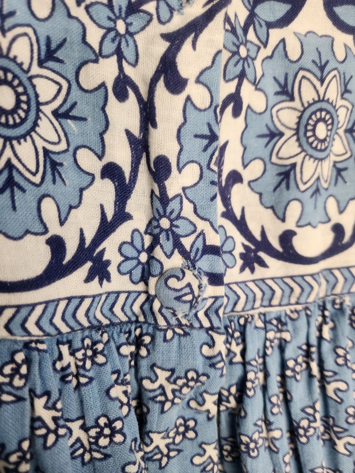 1970s Ramona Rull Floral Print Vintage Cotton Long Sleeve Dress in Blue Size L
