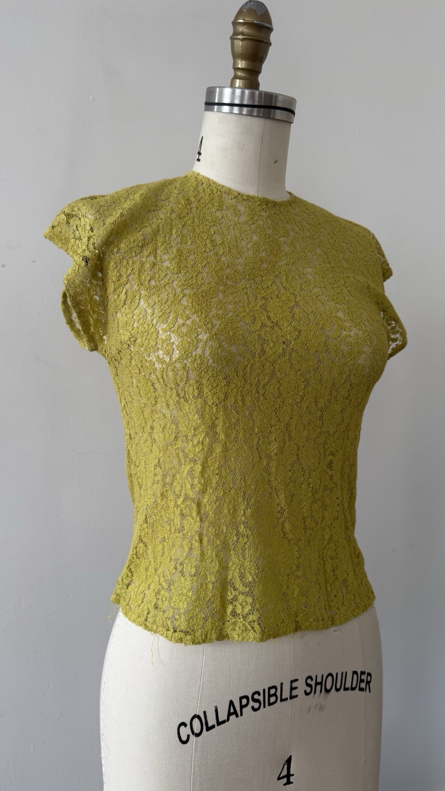 50s Chartreuse Sheer Floral Lace Flutter Cap Sleeve Top Keyhole Bateau Neck XS/S