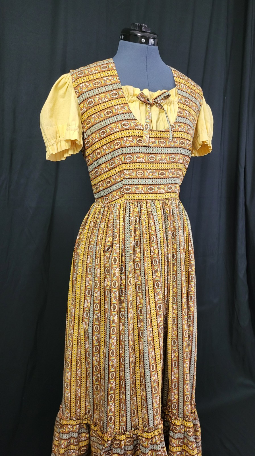 Vintage Dirndl Dress w Blouse in Brown/Yellow/Blue Pattern Size Small?