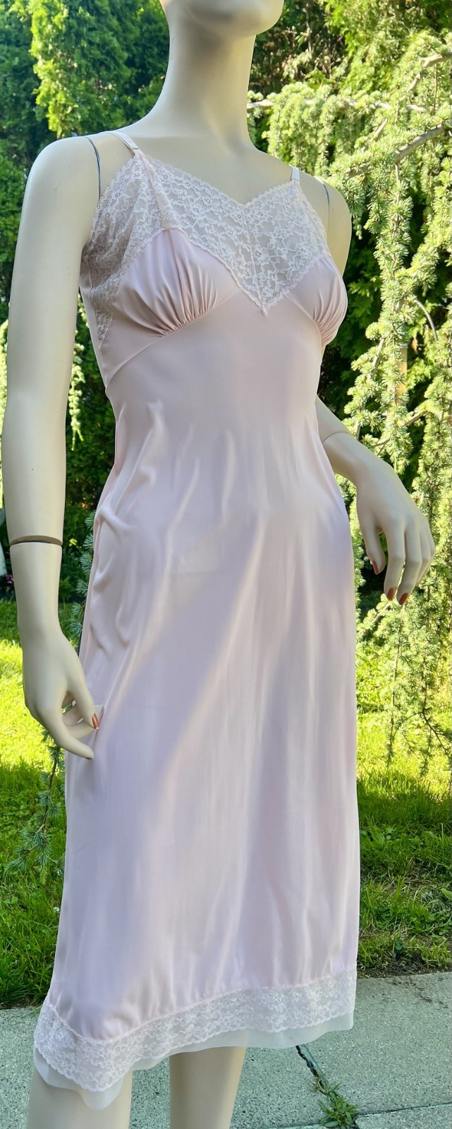 NWT VINTAGE 1960&rsquo;s LAROS PINK NYLON FULL SLIP W/ LACE