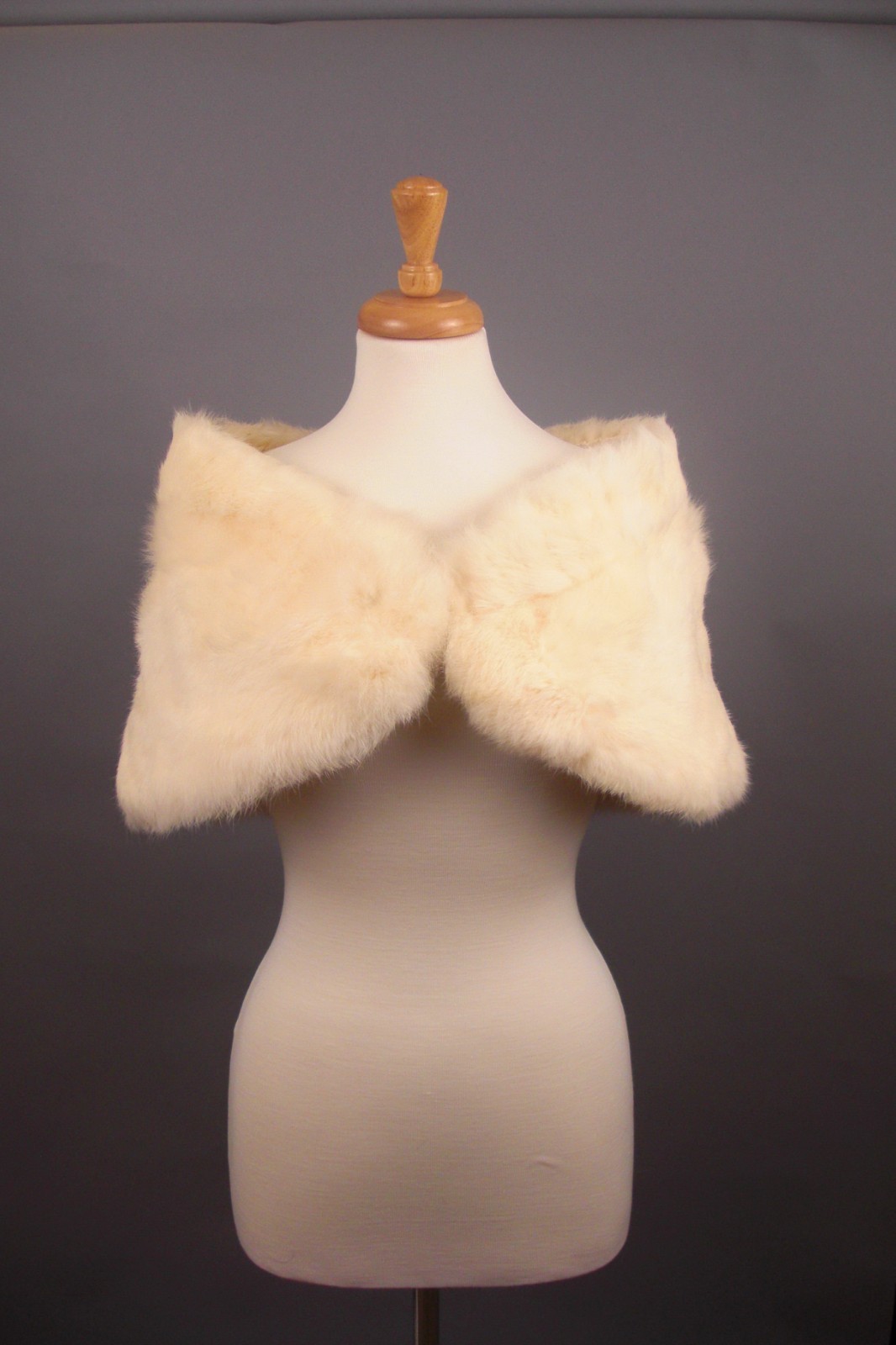 WHITE STOLE &lsquo;Princess&rsquo; Ivory Rabbit Fur Shawl | Old Hollywood Glamour (S-M)