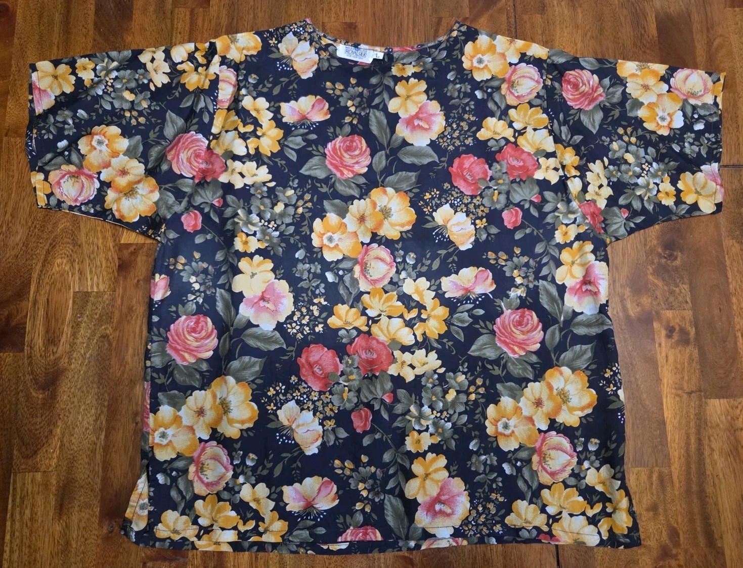 Vintage Royal Silk Beautiful Colorful Floral Short Sleeve Blouse 100% Silk Large
