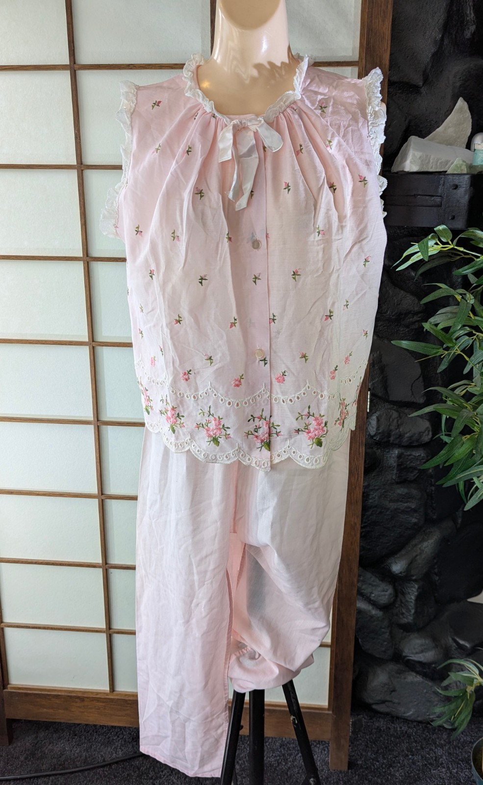 Vintage Leonora Pink 2pc Pajamas PJs 1960s Sz Small Babydoll Embroidered Roses