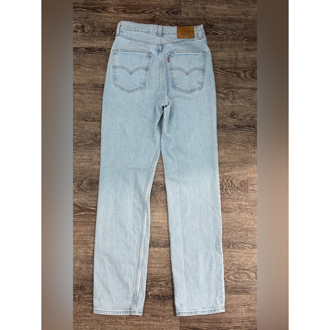 Levi&rsquo;s 70&rsquo;s High Slim Straight Size 27