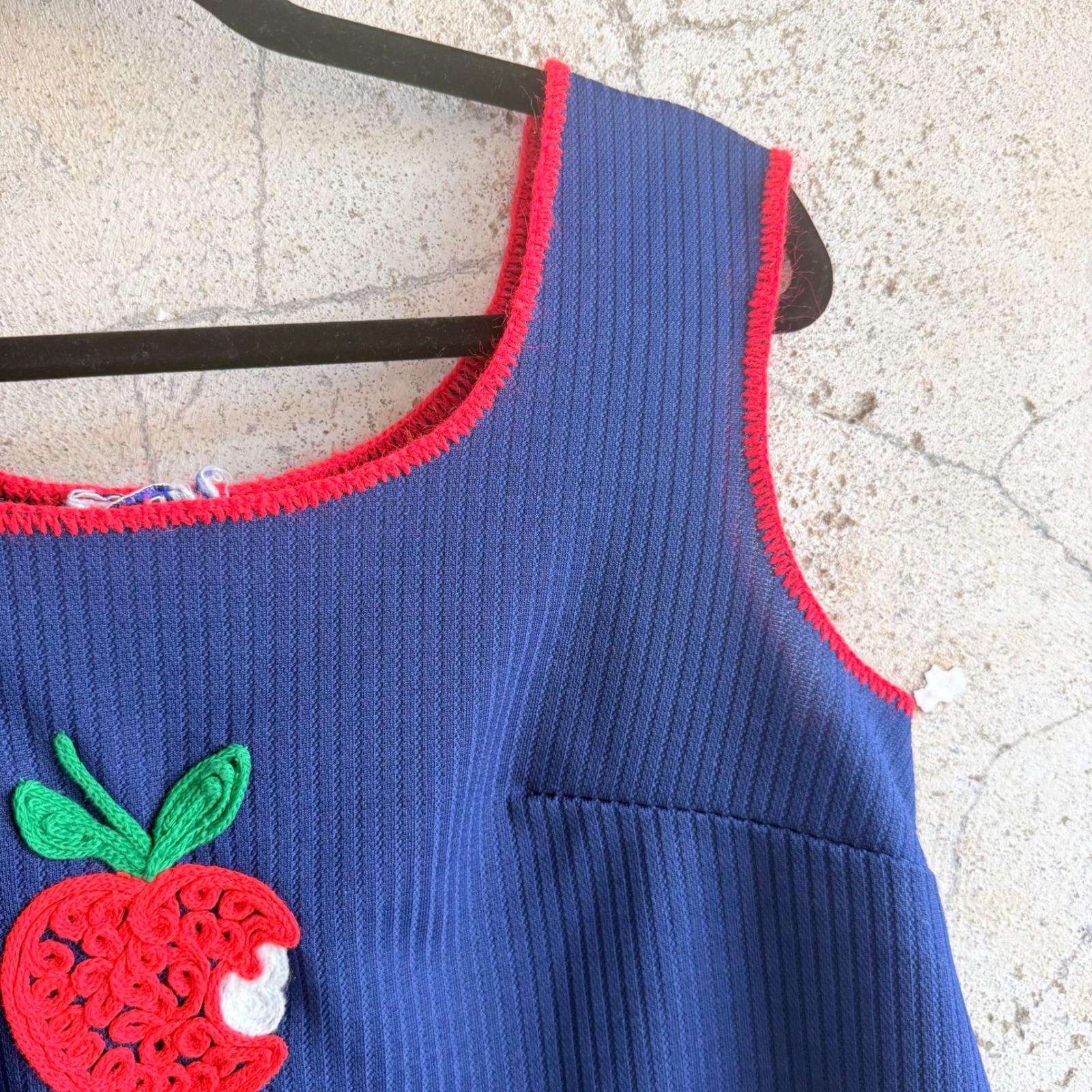 Vintage 70s Tank Top Crochet Apple Patch Kitschy Sleeveless Tunic Shirt Teacher