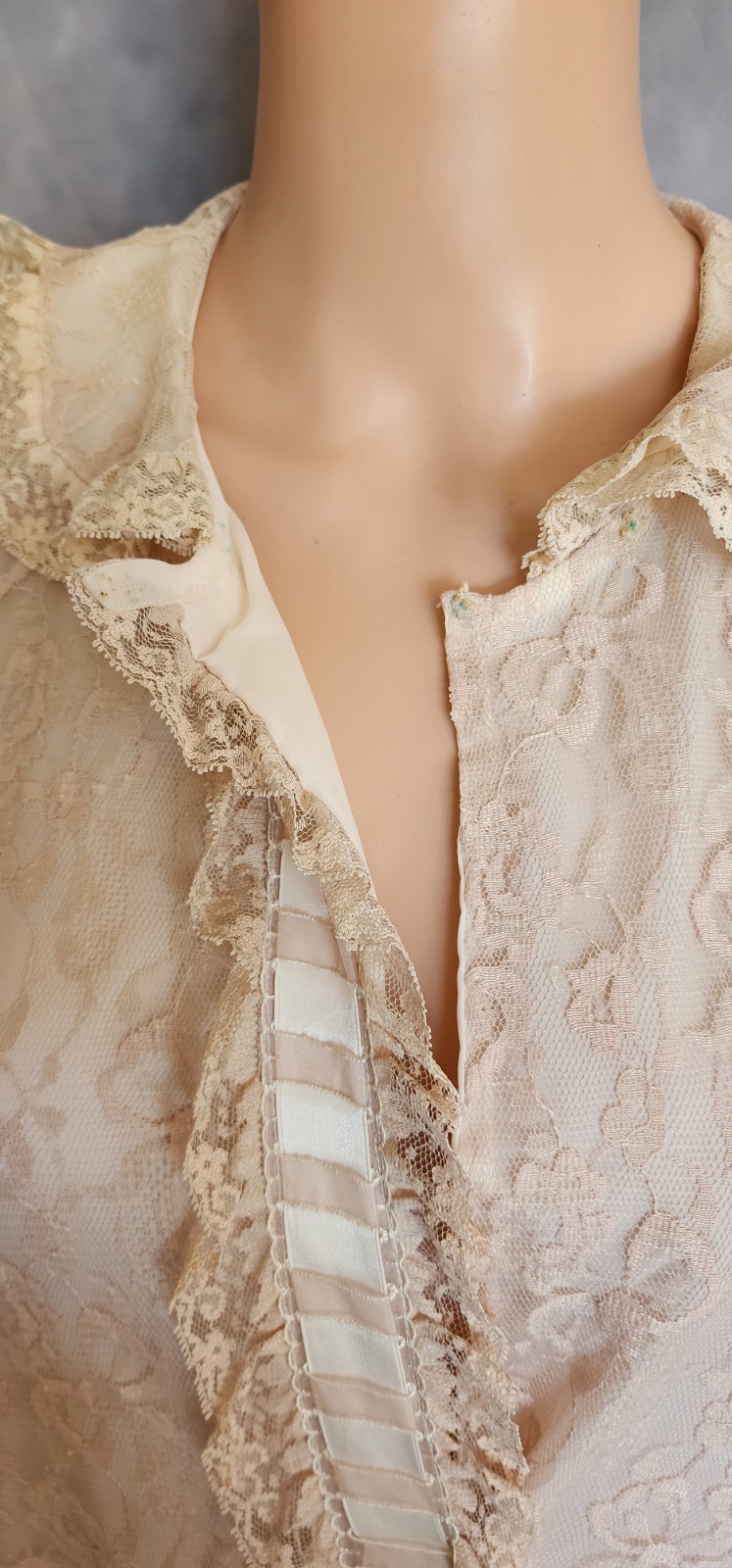 Vintage 1950s BY ODETTE BARSA for Lord & Taylor Dressing Gown Lace Fully Lined