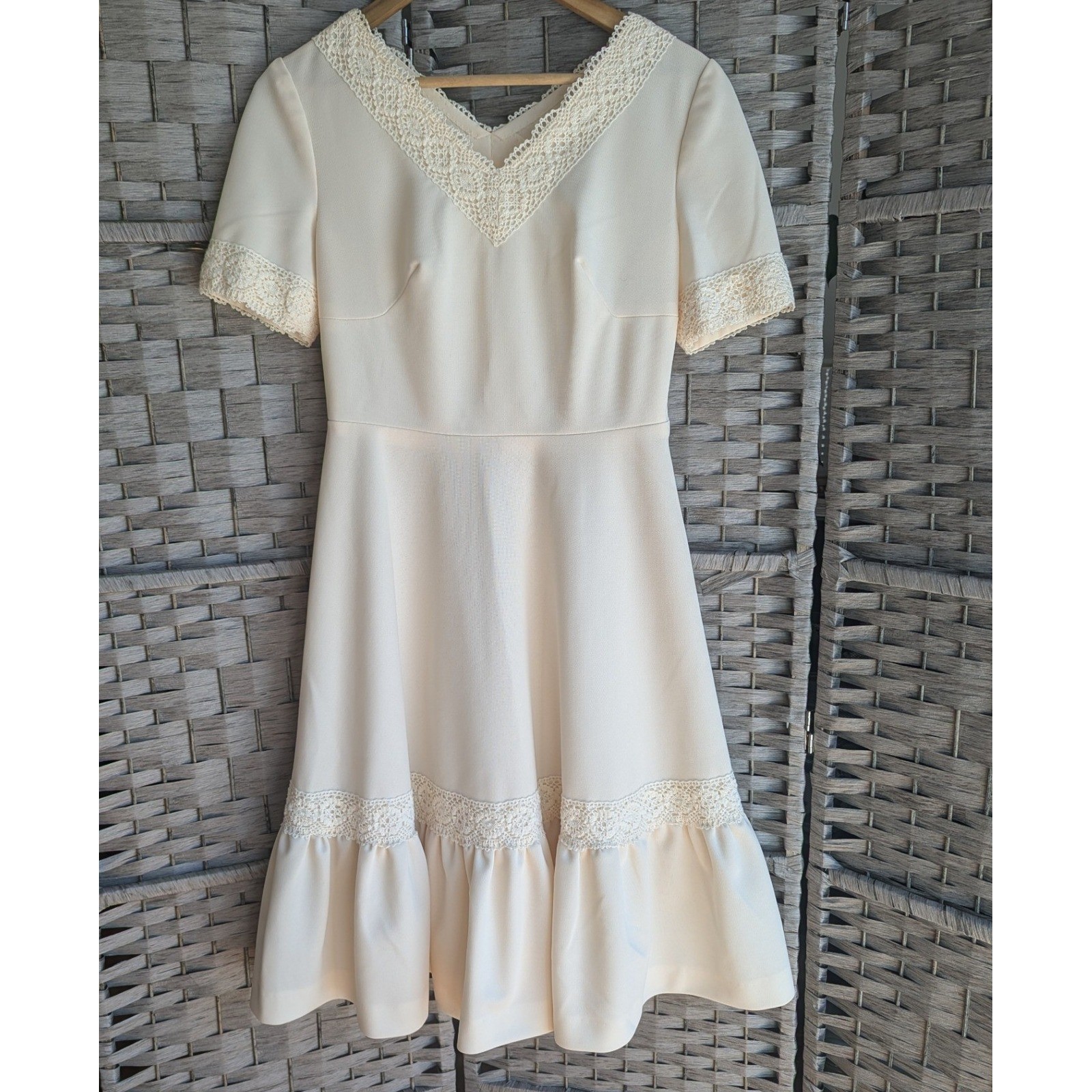 Vtg Cream Crochet Lace Trim Fit & Flare Ruffle Hem Dress V-Neck Coquette Bridal