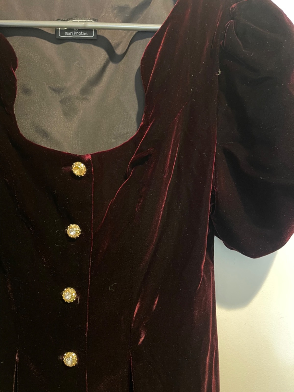 READ CACHET BARI PROTAS Burgundy Velvet Rhinestone Button Cocktail Dress 7/8