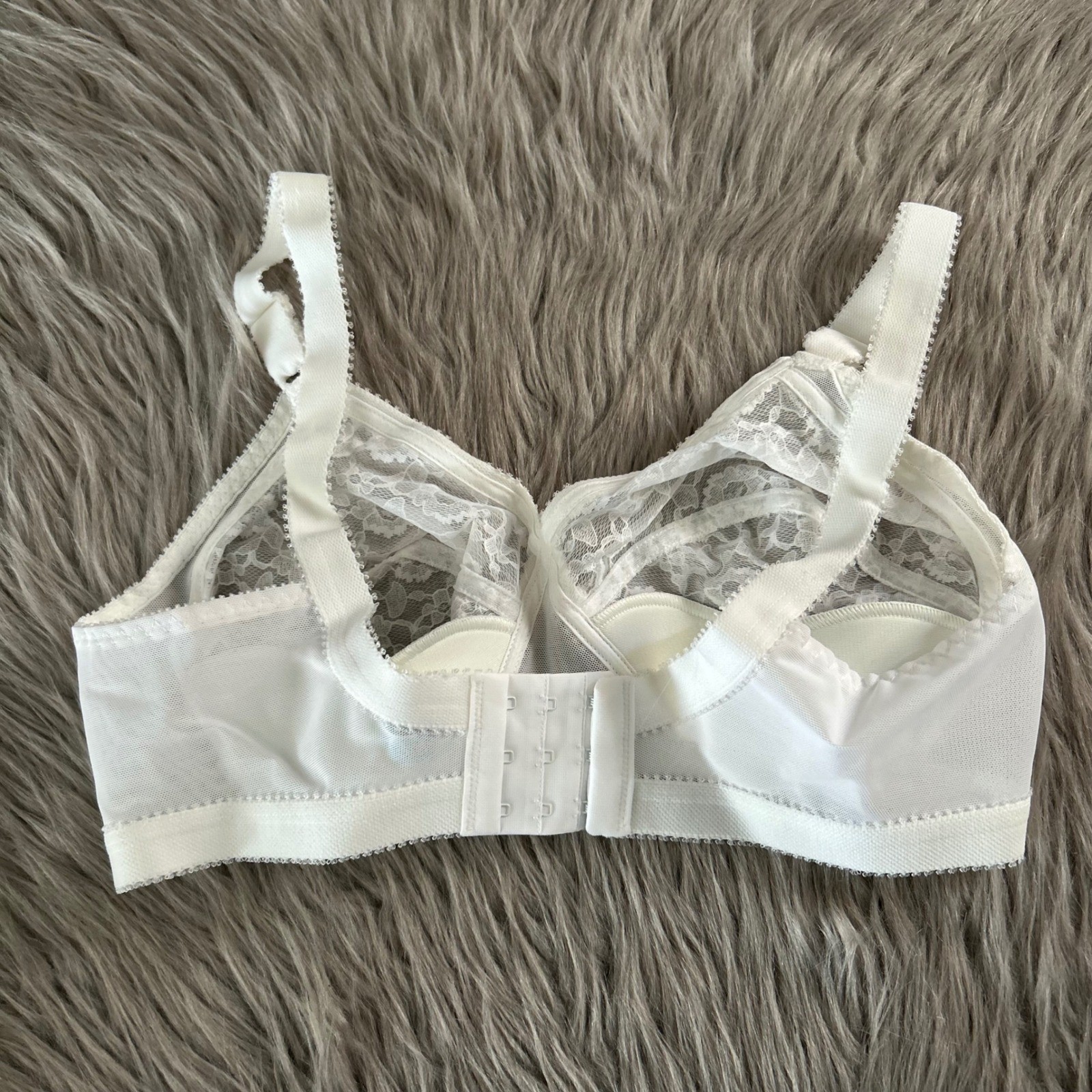 Vintage Playtex Cross Your Heart Wireless Bra Womens Size 36C White Floral Lace