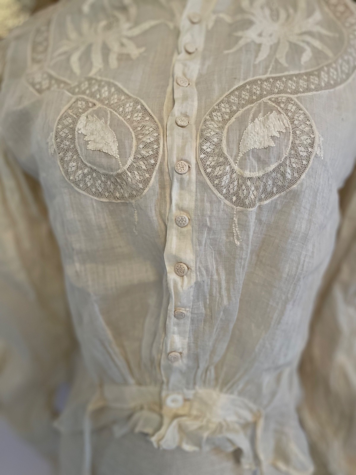 Edwardian/Victorian Ivory Bodice w Lace Work Size Small Bespoke Buttons Vintage
