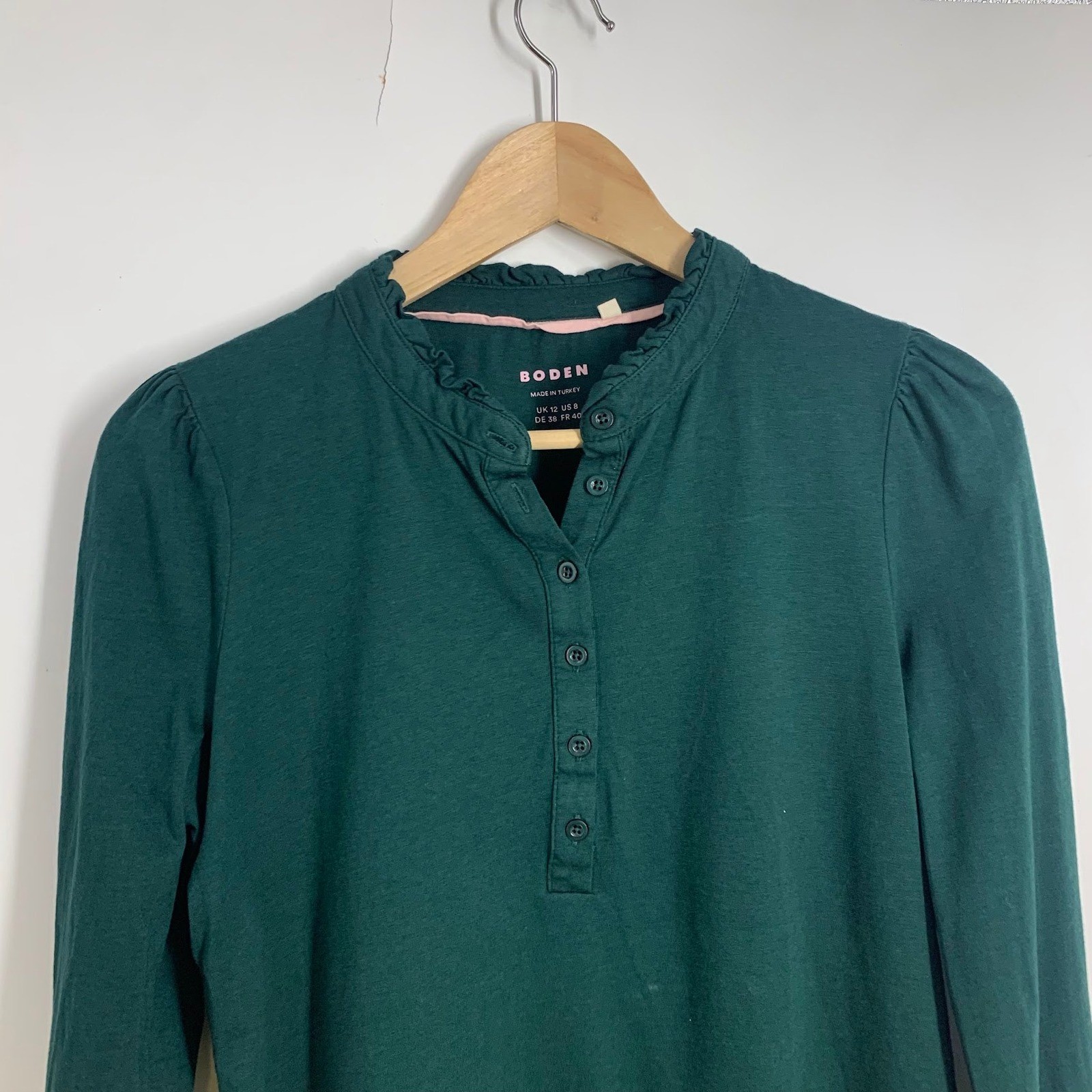 Boden Womens Forest Green Ruffled Henley Top Long Sleeve Puff Shoulder Size US 8