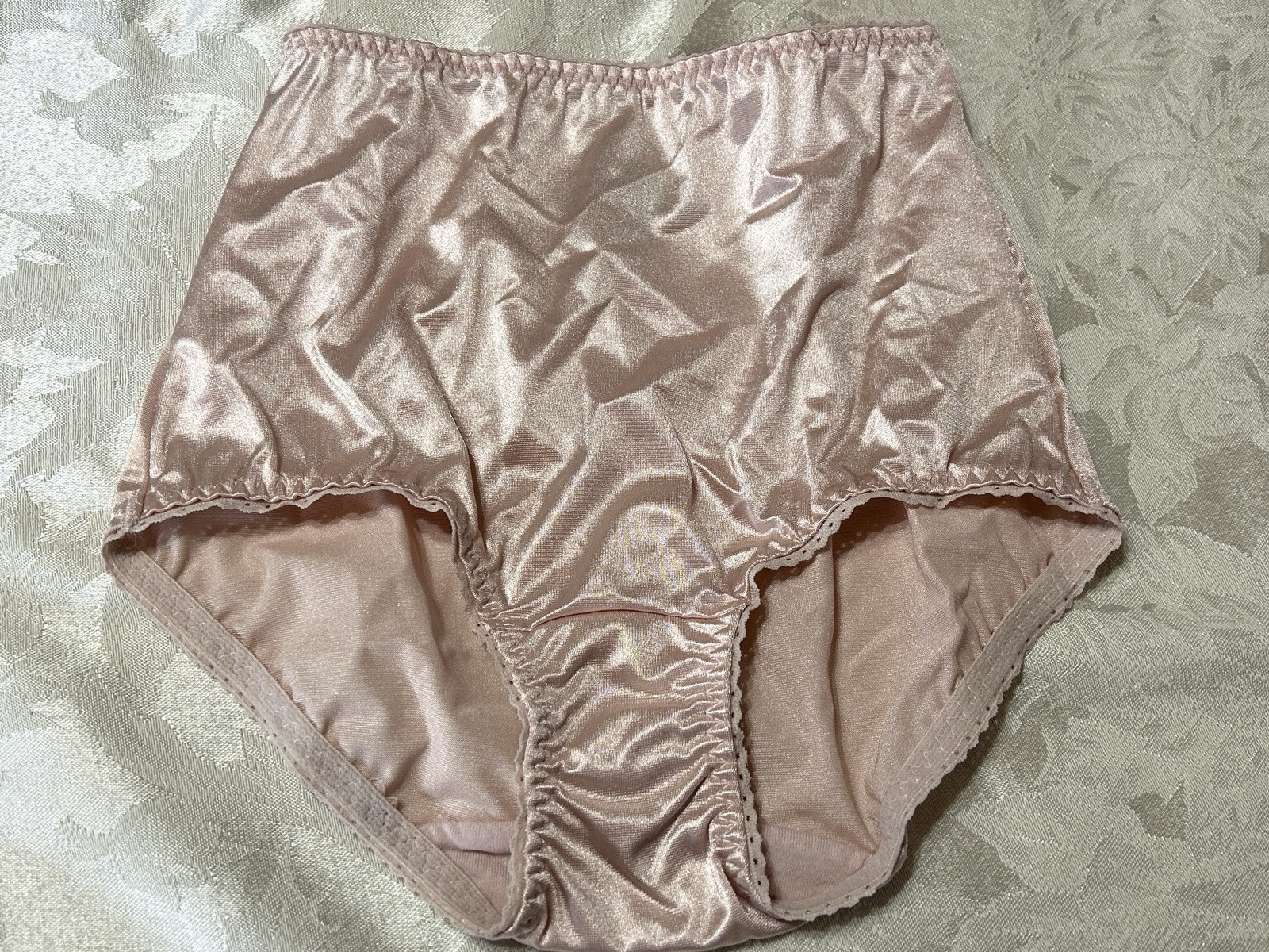 NWOT Vtg VANITY FAIR 40301 Second Skin Satin S Pink Brief Panties #328
