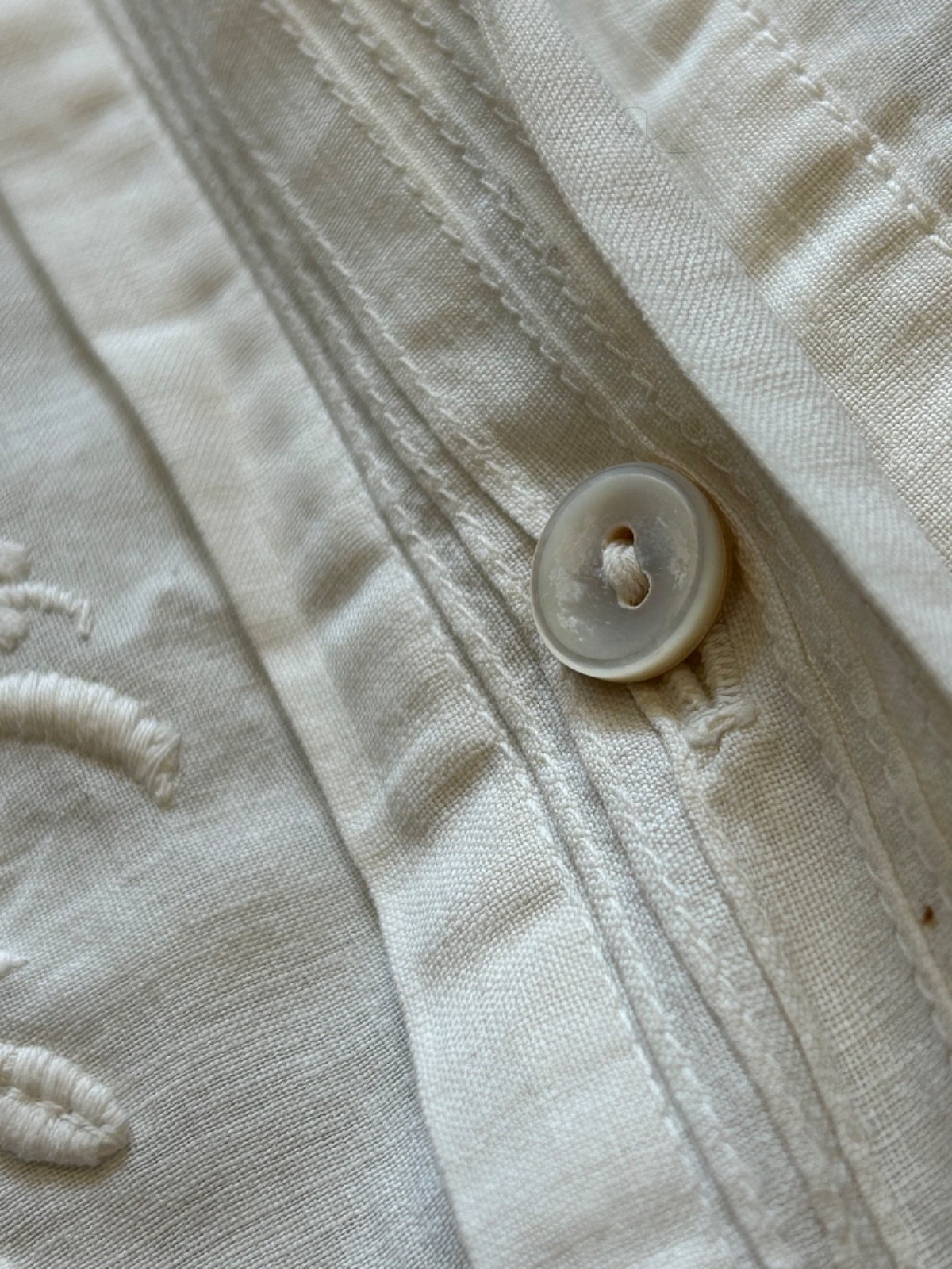 Late 19th-Early 20th Century Women&rsquo;s Blouse Machine Embroidery and Pleats