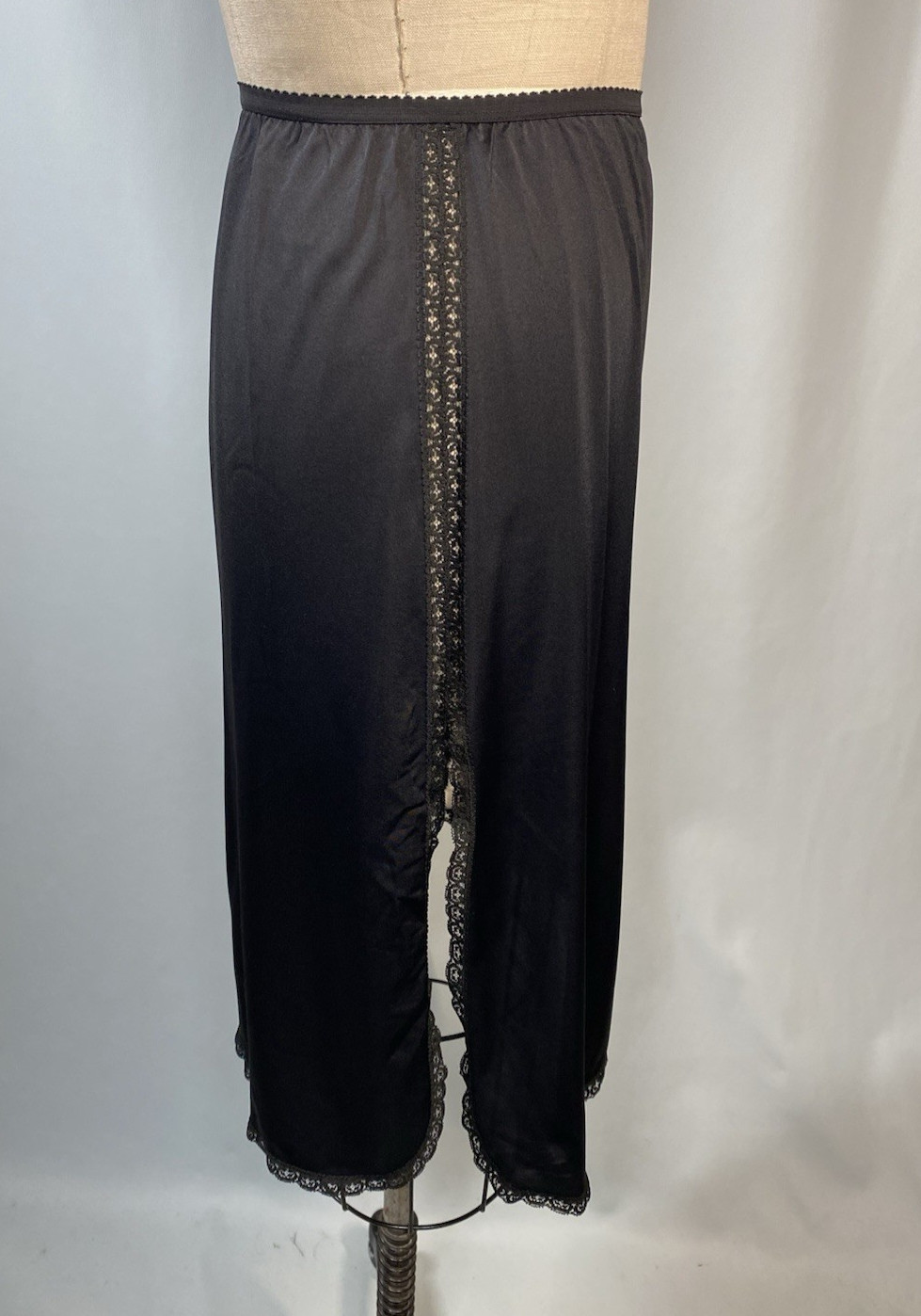 Vintage half Slip SIZE MEDIUM TALL black nylon SHADOWLINE long length 26&Prime; slits