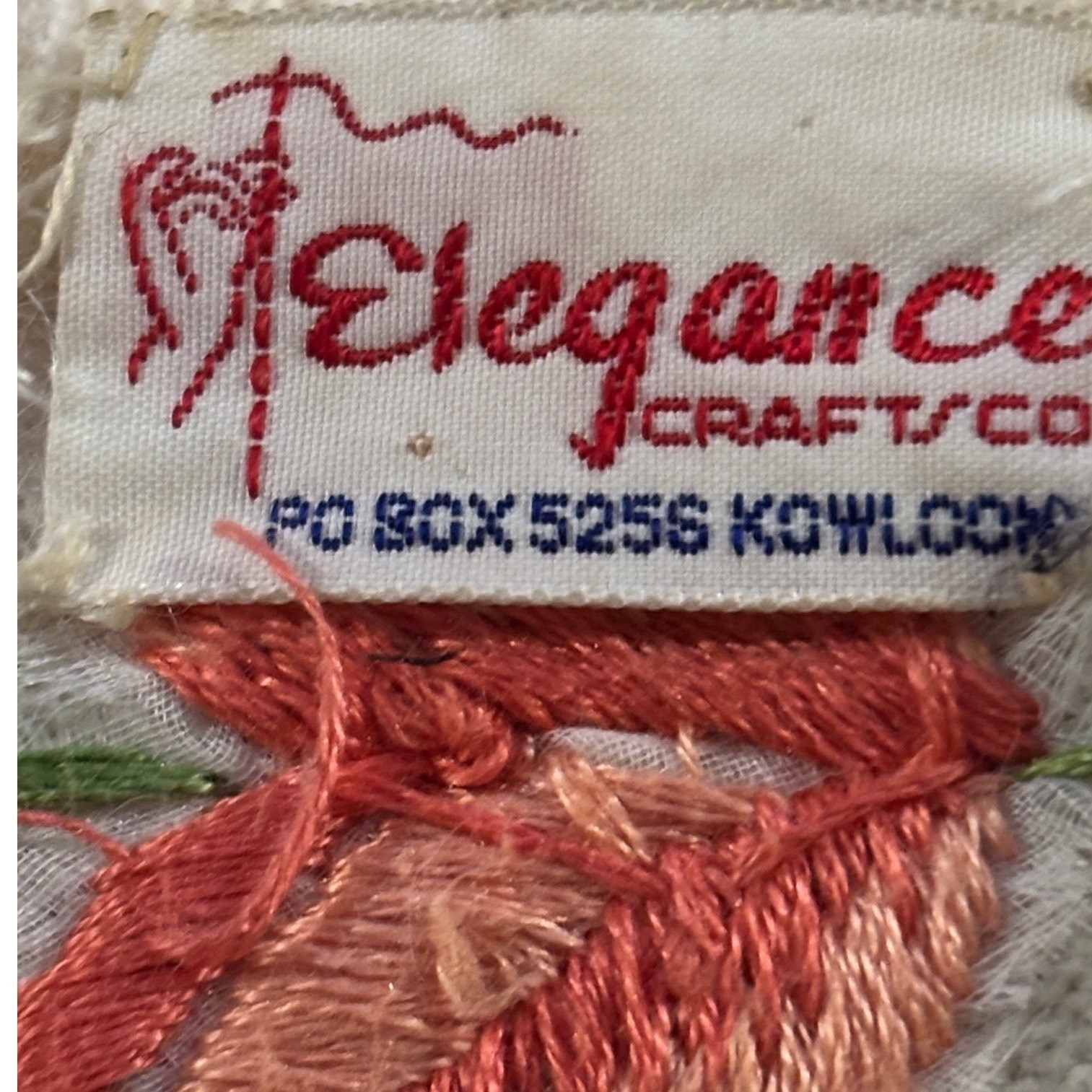 Vtg Elegance Craft Co Floral Embroidered Sweater in Kowloom Cream Scalloped Hem