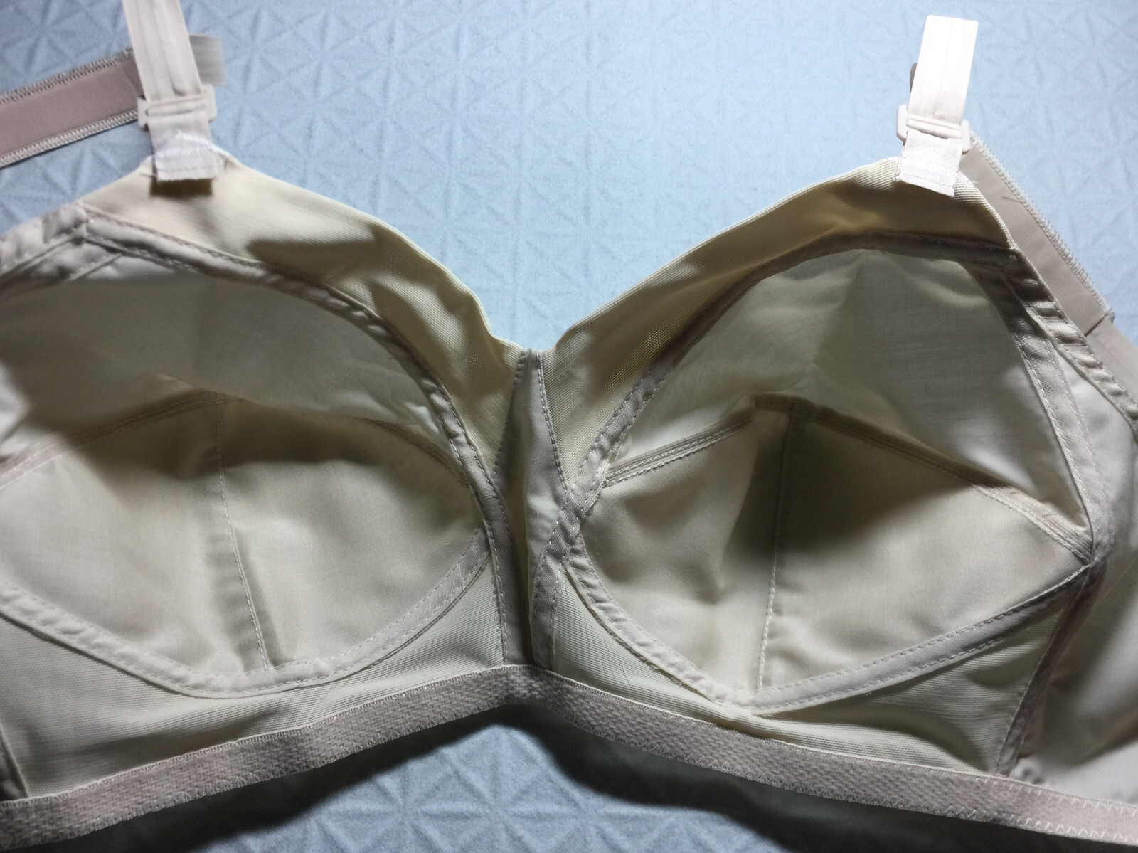 38B Vanity Fair Woman Vintage New 1980s Women&rsquo;s Wirefree CD/TS Femme Bra #532