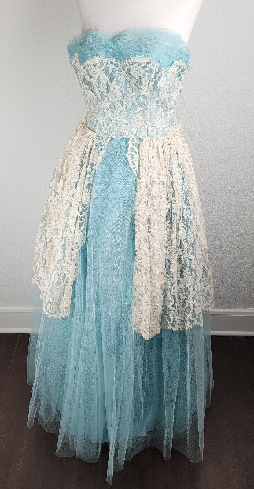 Vintage 1950s Strapless Turquoise Tulle Lace Prom Dress Cupcake Party Talon Zip