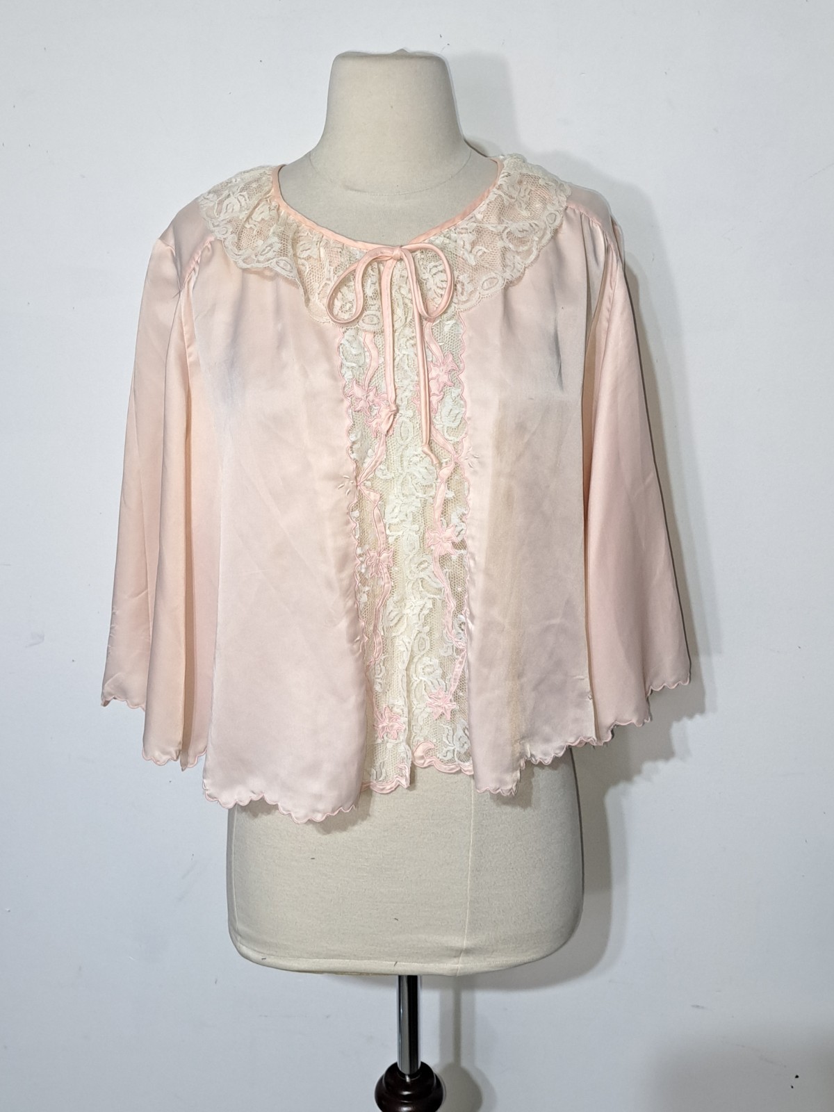 Vintage Peach Satin Bed Jacket Silk Blend Lace Trim Applique Sz S/M/L Scalloped