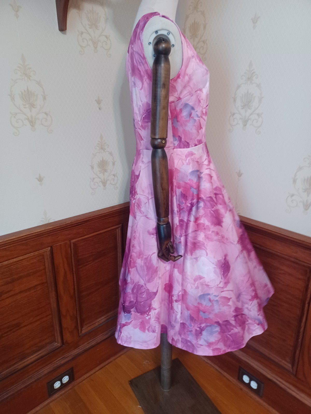 Vintage 1960s/70s Pink Pastel Romantic Mod Garden Party Watercolor Floral Dress