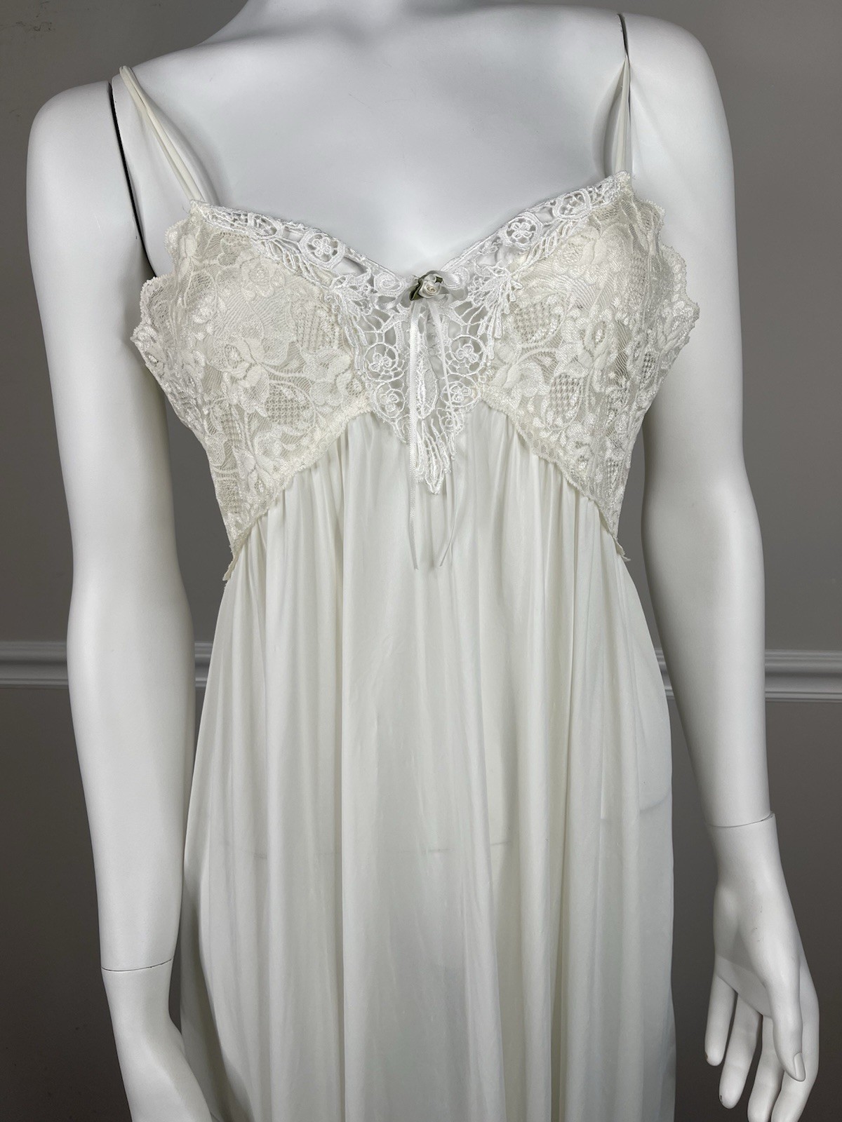 VTG Miss Elaine Intimates Romantic nightgown Lace Bodice Size 36” sexy Ivory