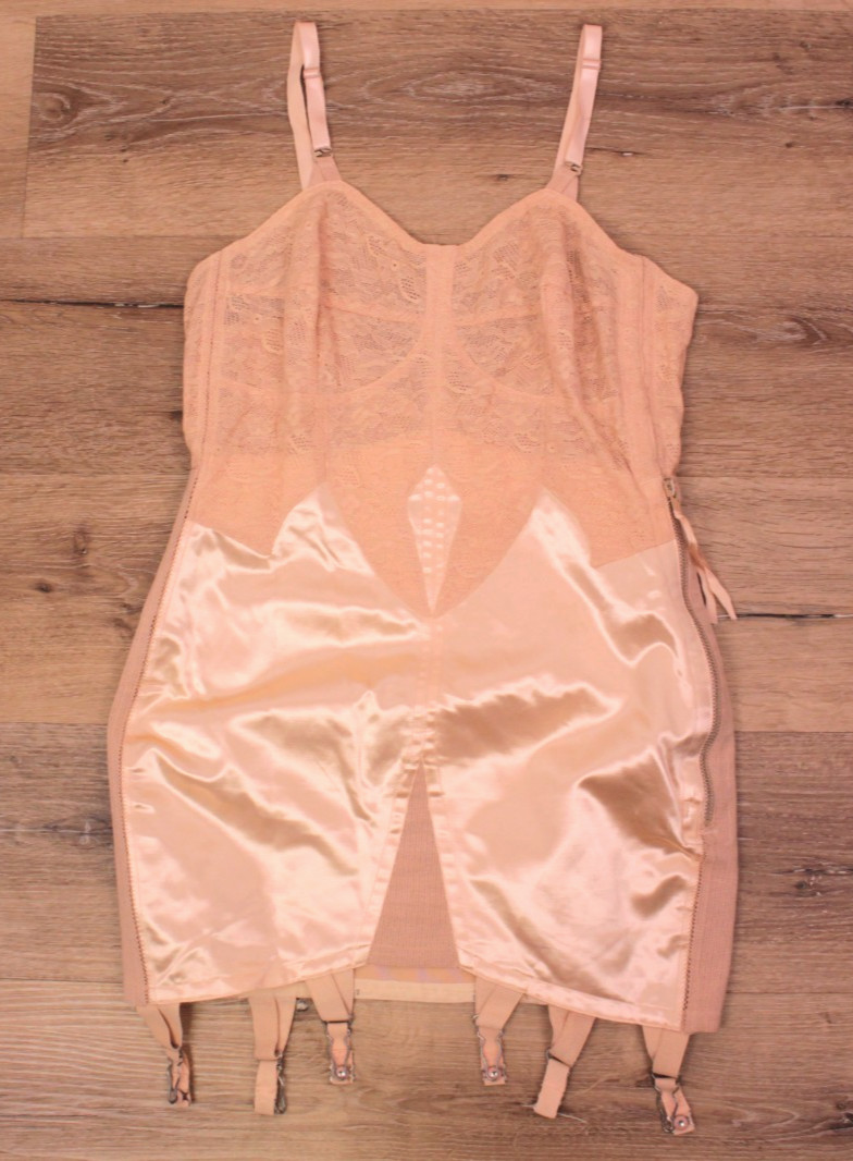 VTG Women&rsquo;s 40s Light Peach Girdle W/ Garter Straps Sz 38? 1940s Poirette