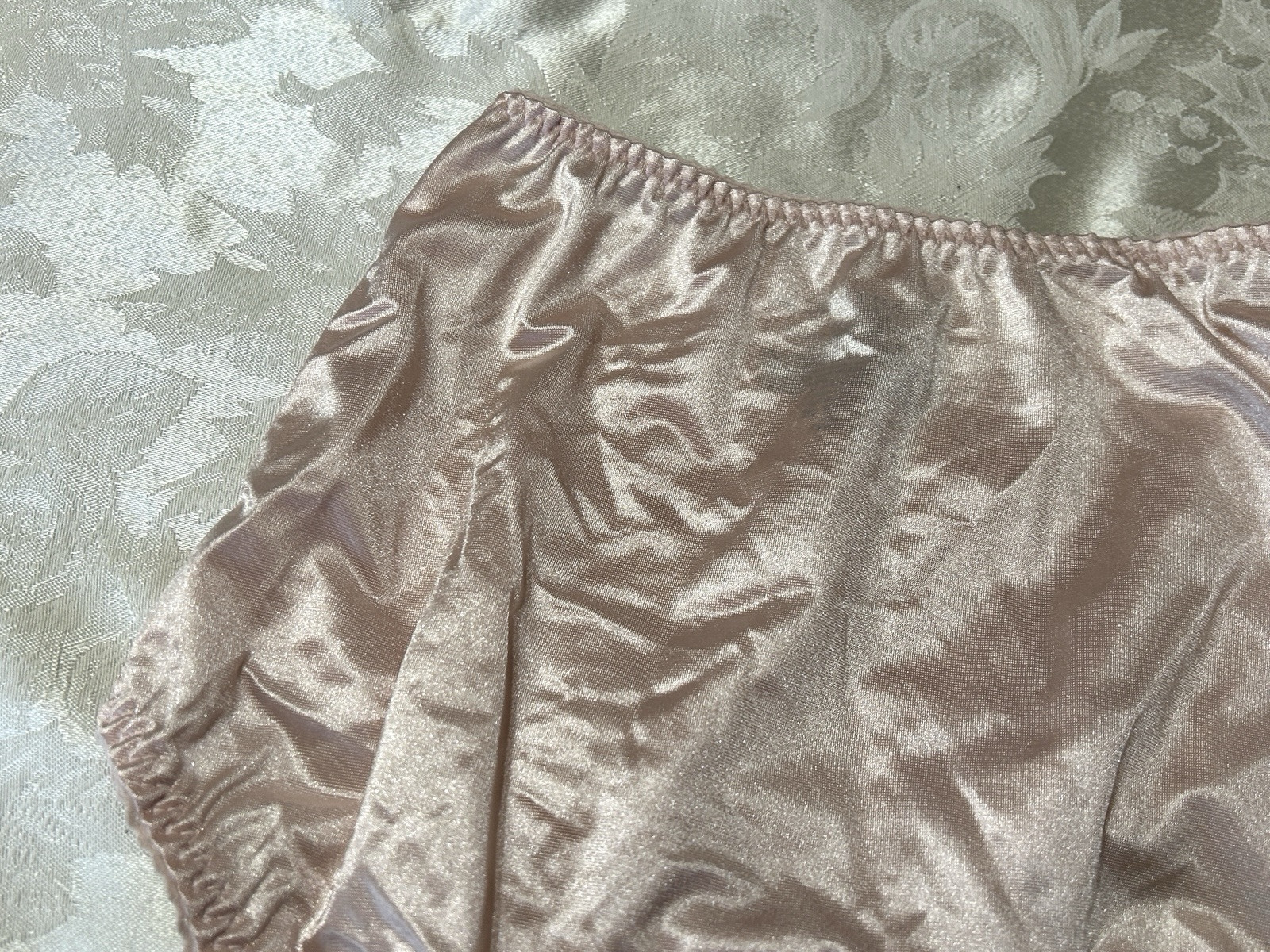 NWOT Vtg VANITY FAIR 40301 Second Skin Satin S Pink Brief Panties #328