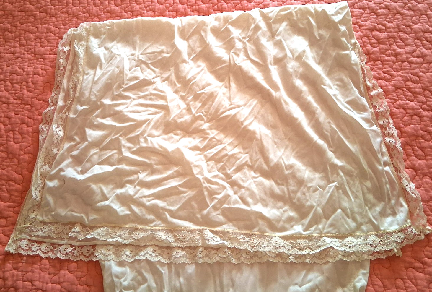 VNTAGE FLOOR LENGTH LONG BEIGE SLIP W/LACE TRIM, NO LABEL, LOOKS LIKE A SMALL SZ