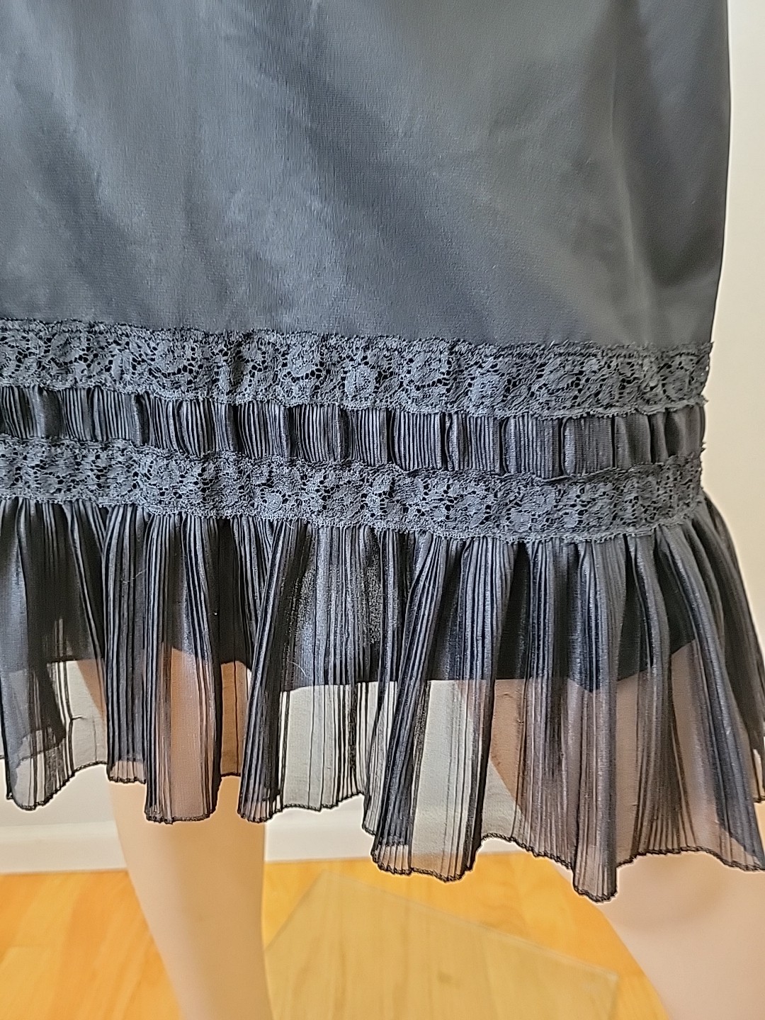 Vintage Charmode Black Full Slip Lace Detail Pleated Size 34