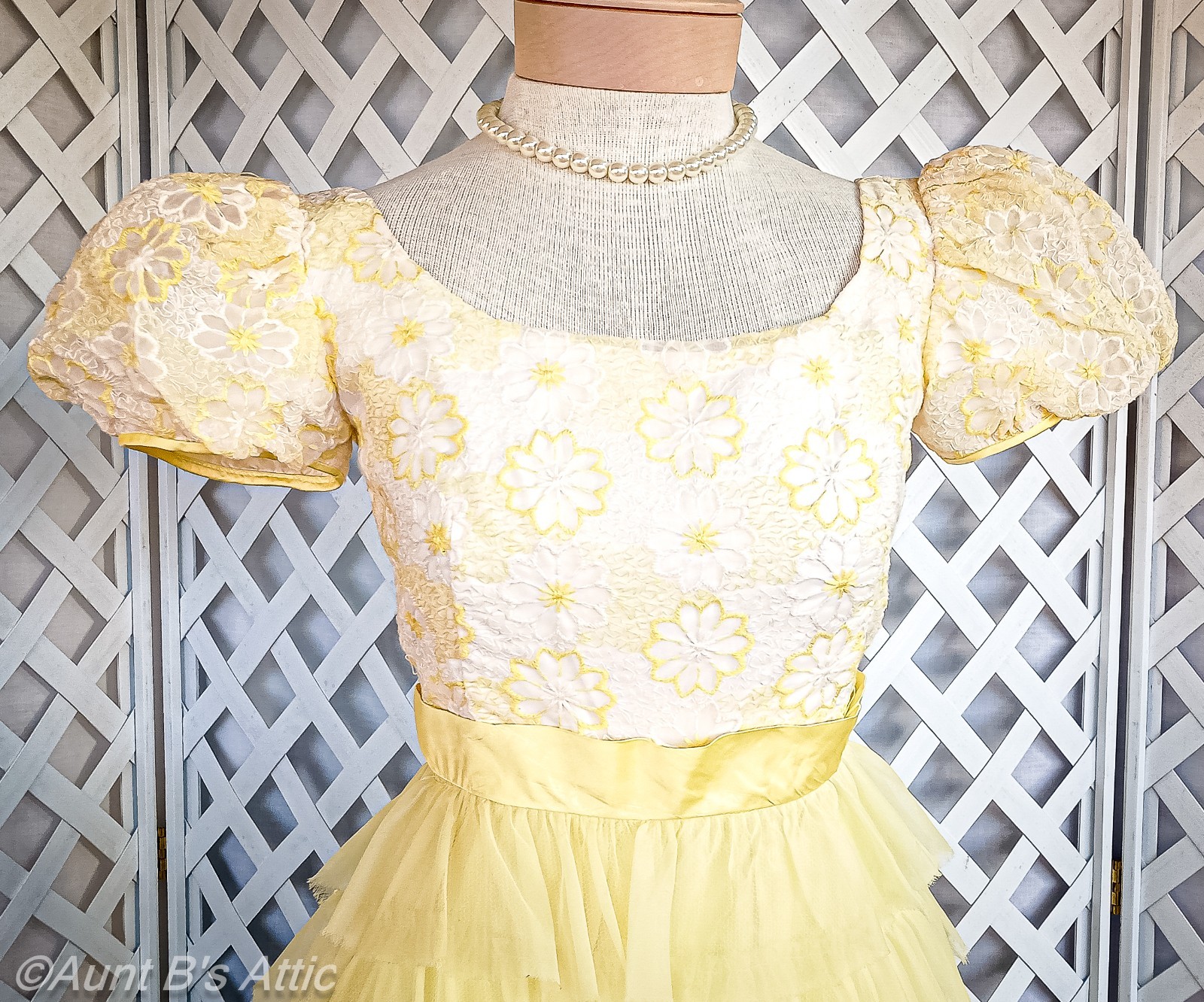 Vintage 60&rsquo;s Nadine Yellow Daisy Pattern Tiered Ruffled Formal/Prom Gown SM