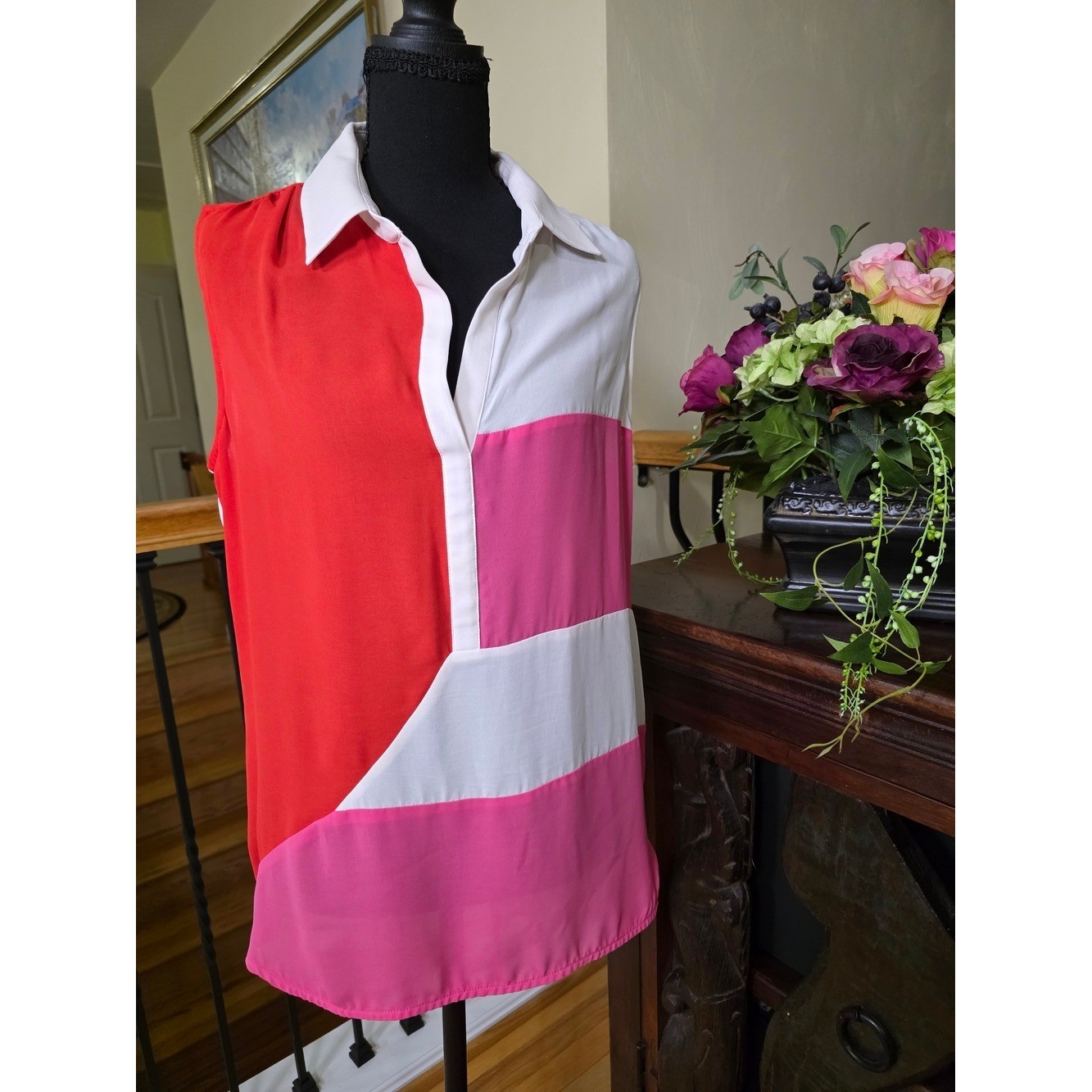bebe Vintage Colorblock Sleeveless Collared Top – Red, Pink & White Size L