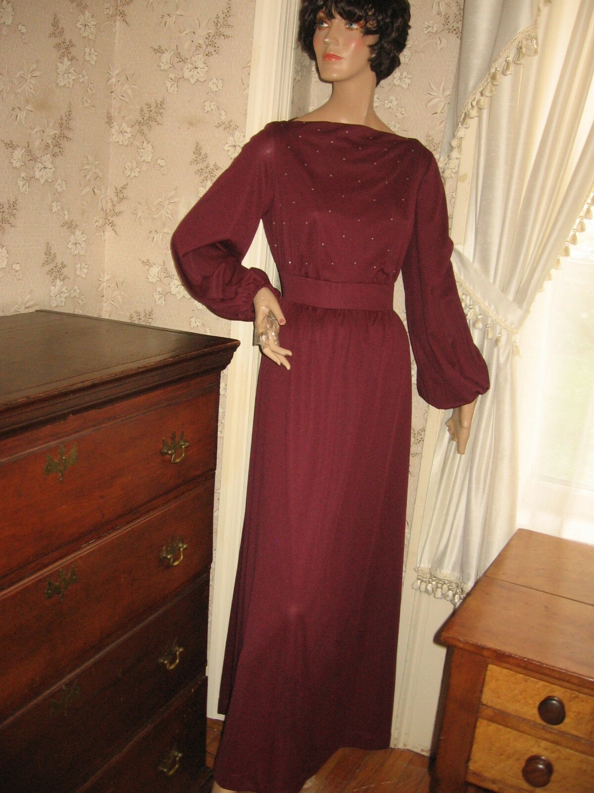 LOVELY VINTAGE 1970s BURGUNDY POLYESTER KNIT MAXI DRESS-RHINESTONE BODICE – 16